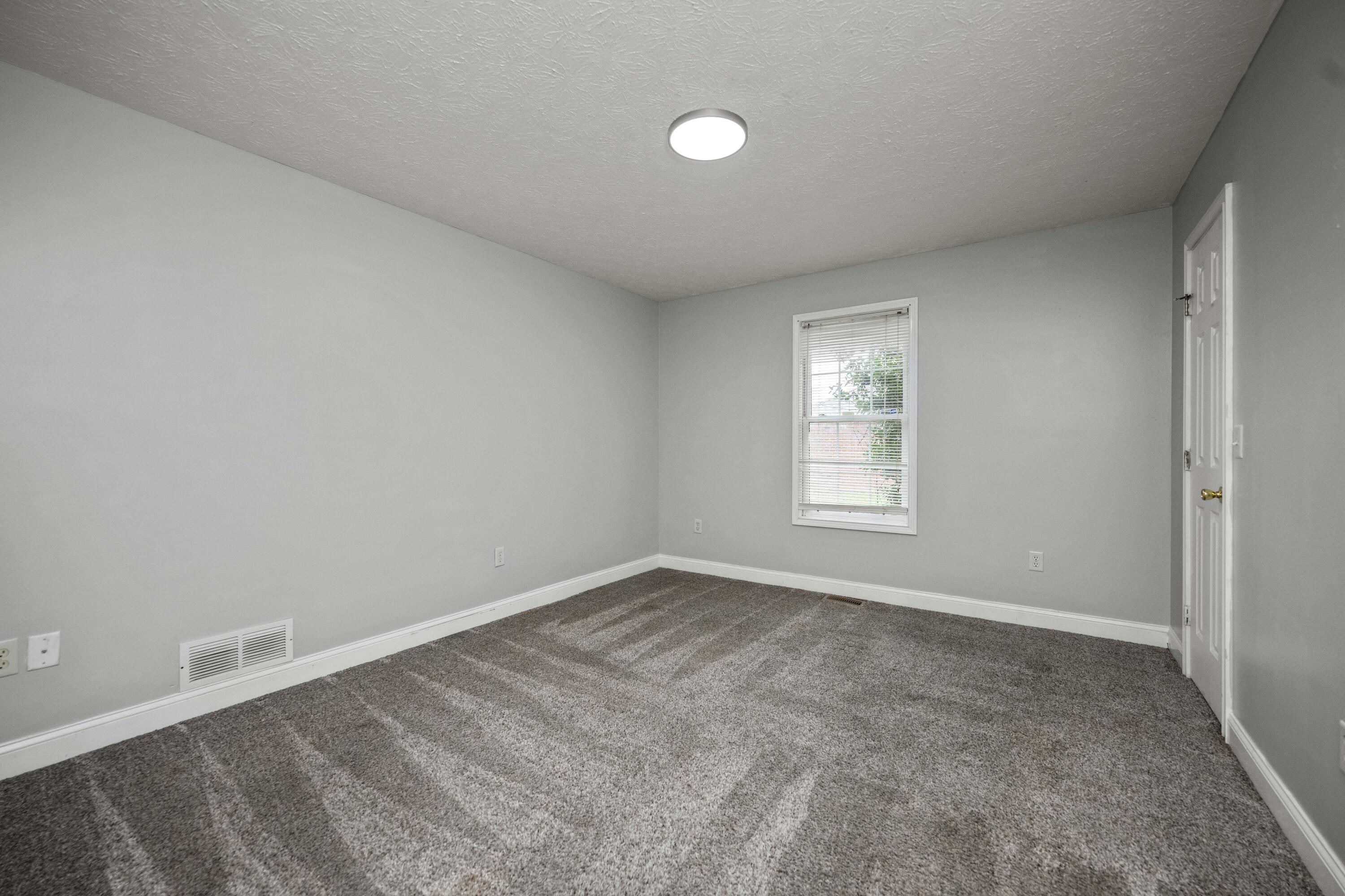 Richmond, Kentucky 40475, United States, 3 Bedrooms Bedrooms, ,2 BathroomsBathrooms,Residential,Active,99596