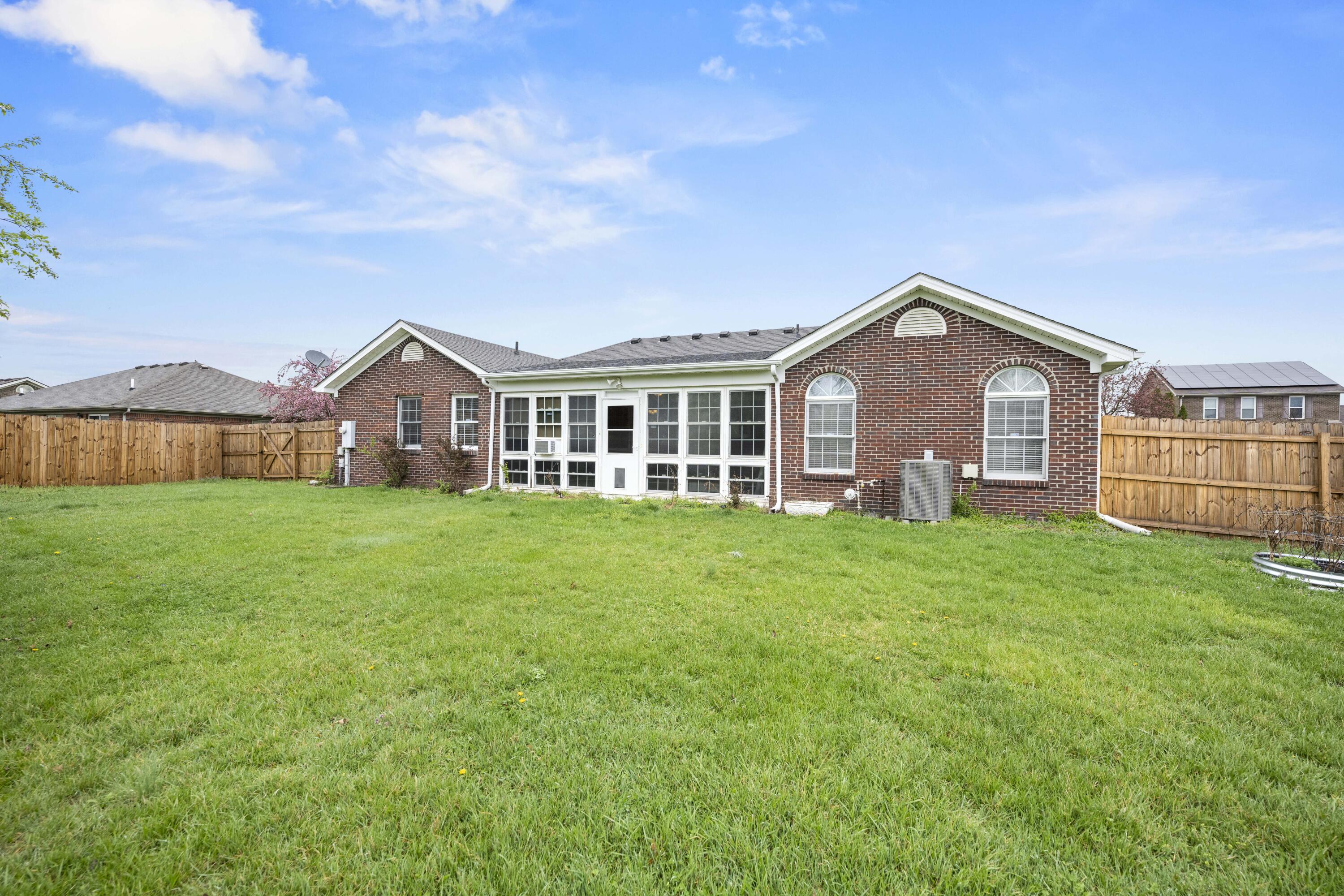 Richmond, Kentucky 40475, United States, 3 Bedrooms Bedrooms, ,2 BathroomsBathrooms,Residential,Active,99596