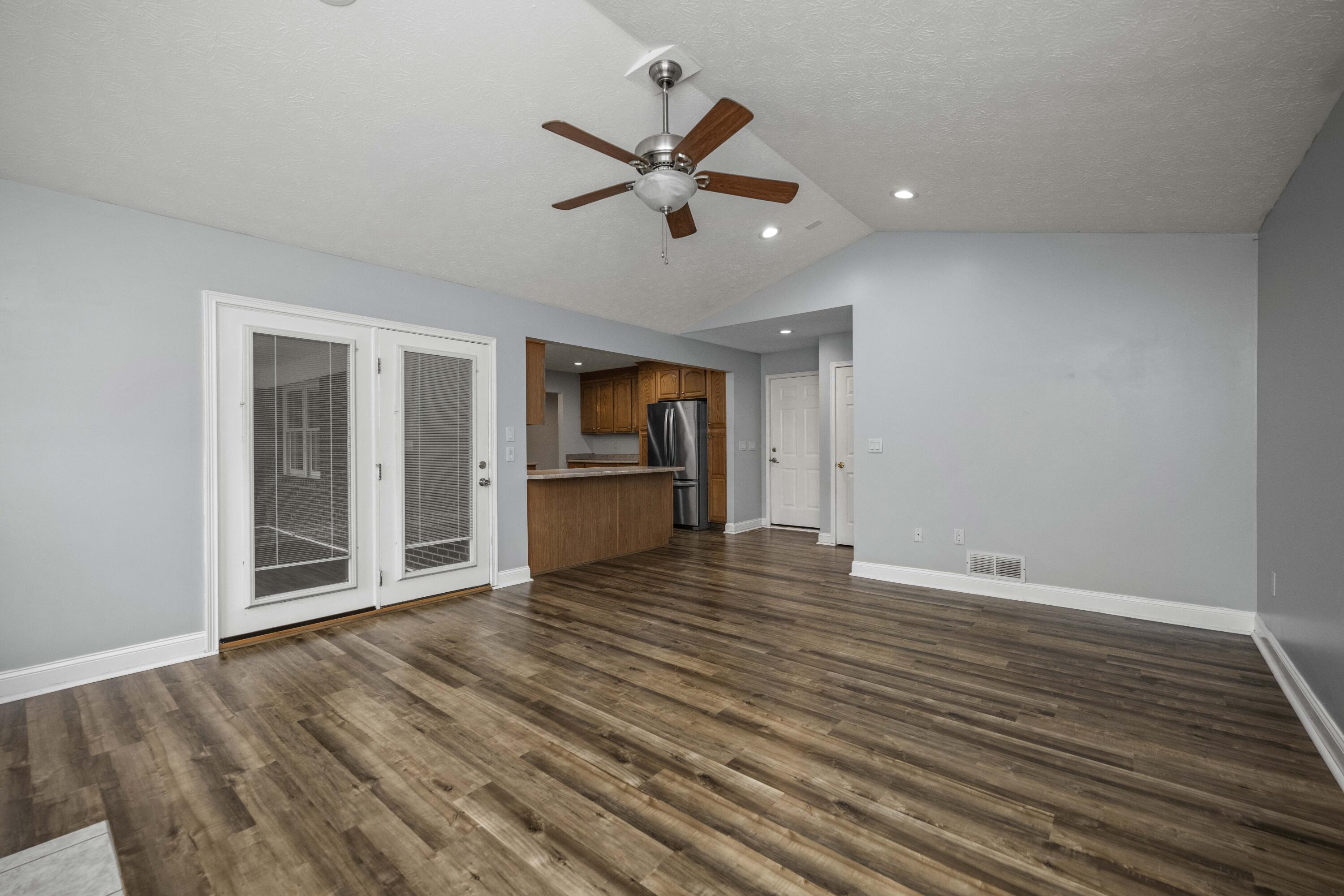 Richmond, Kentucky 40475, United States, 3 Bedrooms Bedrooms, ,2 BathroomsBathrooms,Residential,Active,99596