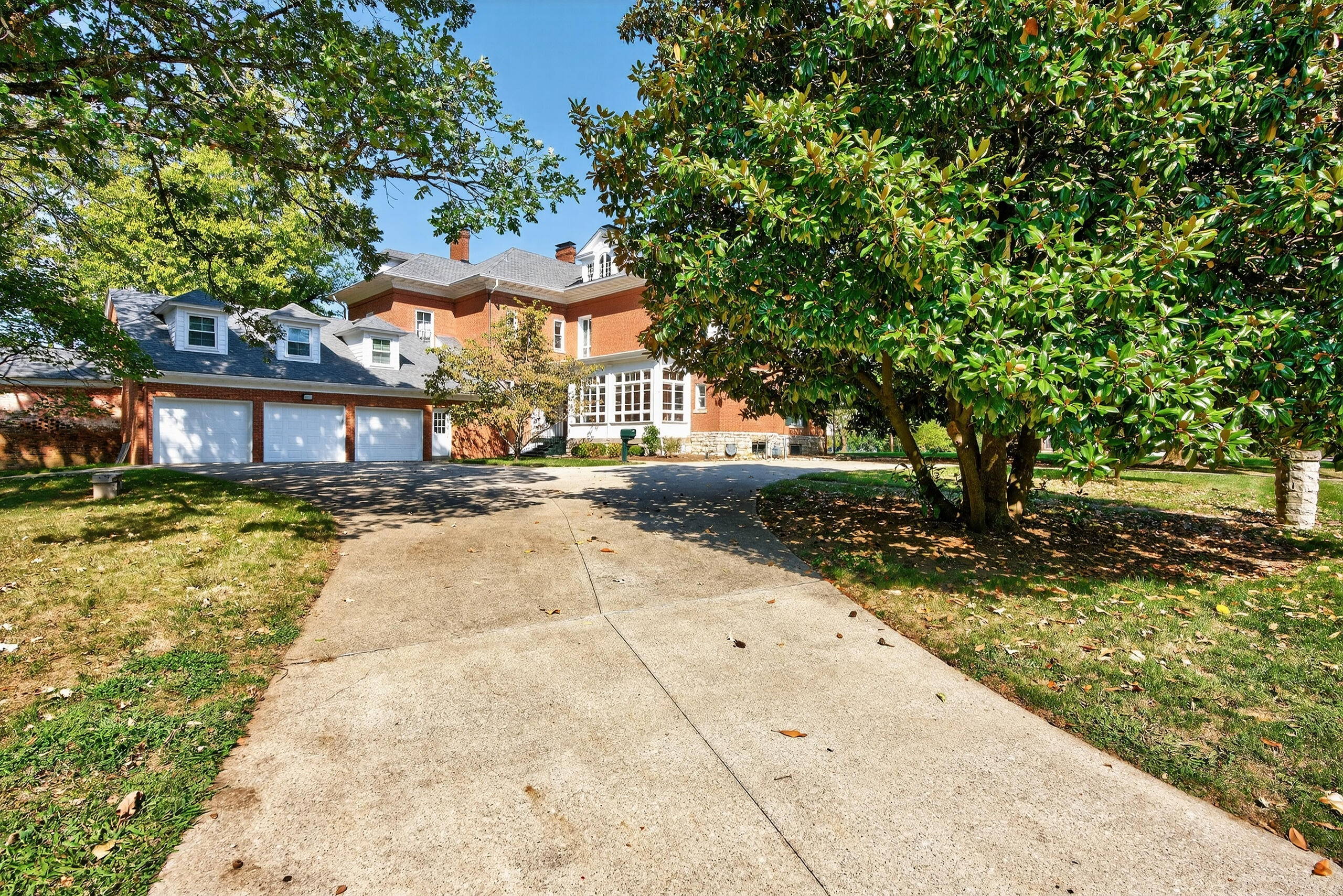 Versailles, Kentucky 40383, United States, 7 Bedrooms Bedrooms, ,6 BathroomsBathrooms,Residential,Active,89993