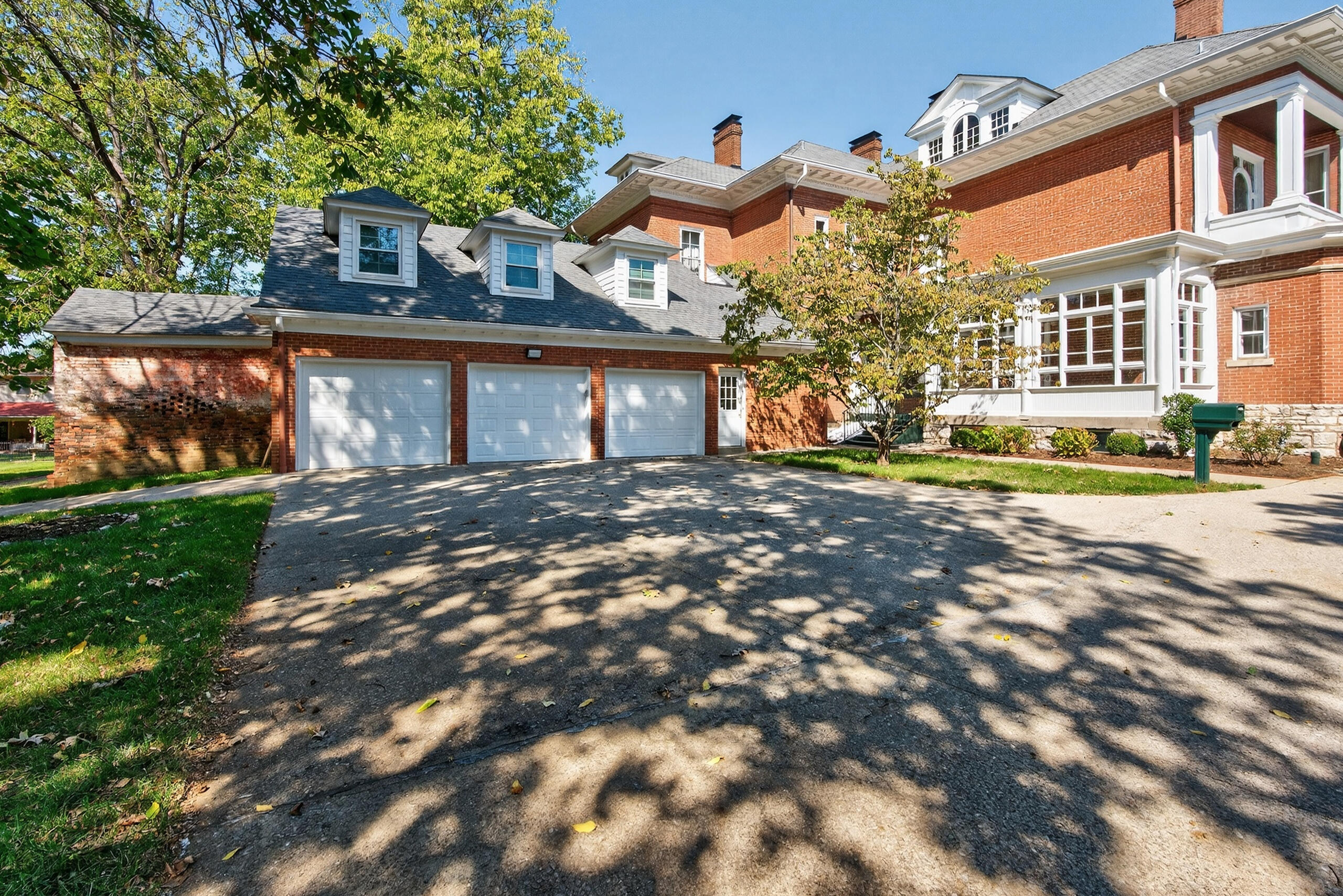 Versailles, Kentucky 40383, United States, 7 Bedrooms Bedrooms, ,6 BathroomsBathrooms,Residential,Active,89993