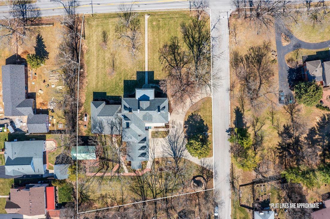 Versailles, Kentucky 40383, United States, 7 Bedrooms Bedrooms, ,6 BathroomsBathrooms,Residential,Active,89993