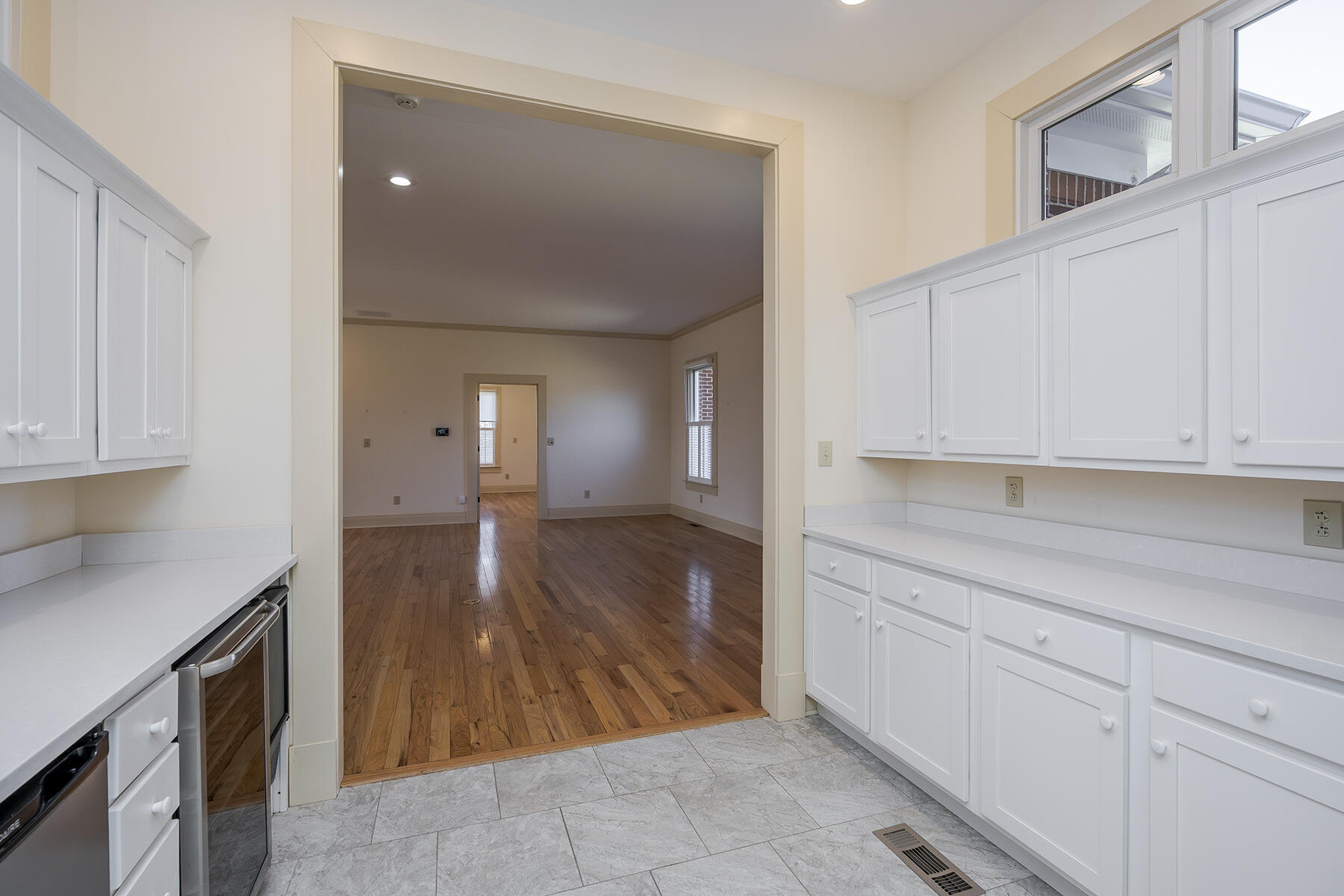 Versailles, Kentucky 40383, United States, 7 Bedrooms Bedrooms, ,6 BathroomsBathrooms,Residential,Active,89993