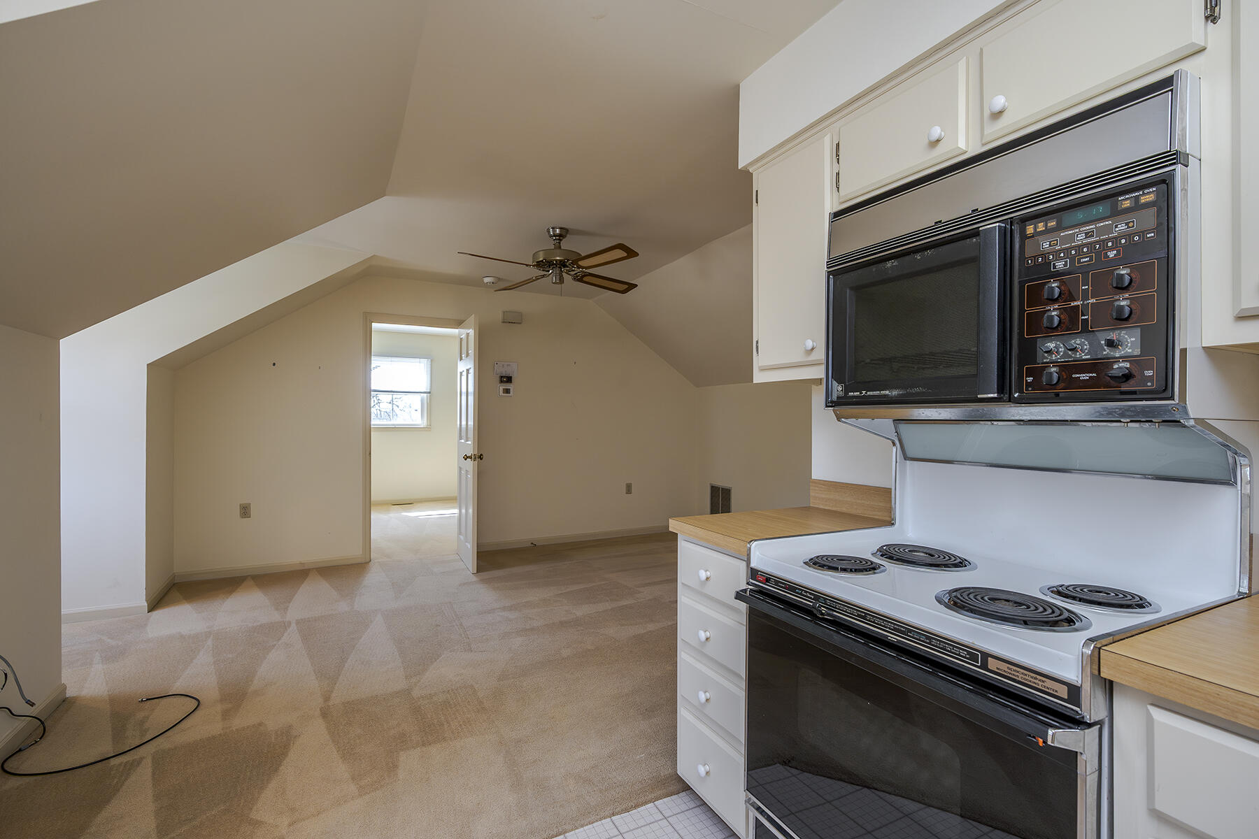 Versailles, Kentucky 40383, United States, 7 Bedrooms Bedrooms, ,6 BathroomsBathrooms,Residential,Active,89993