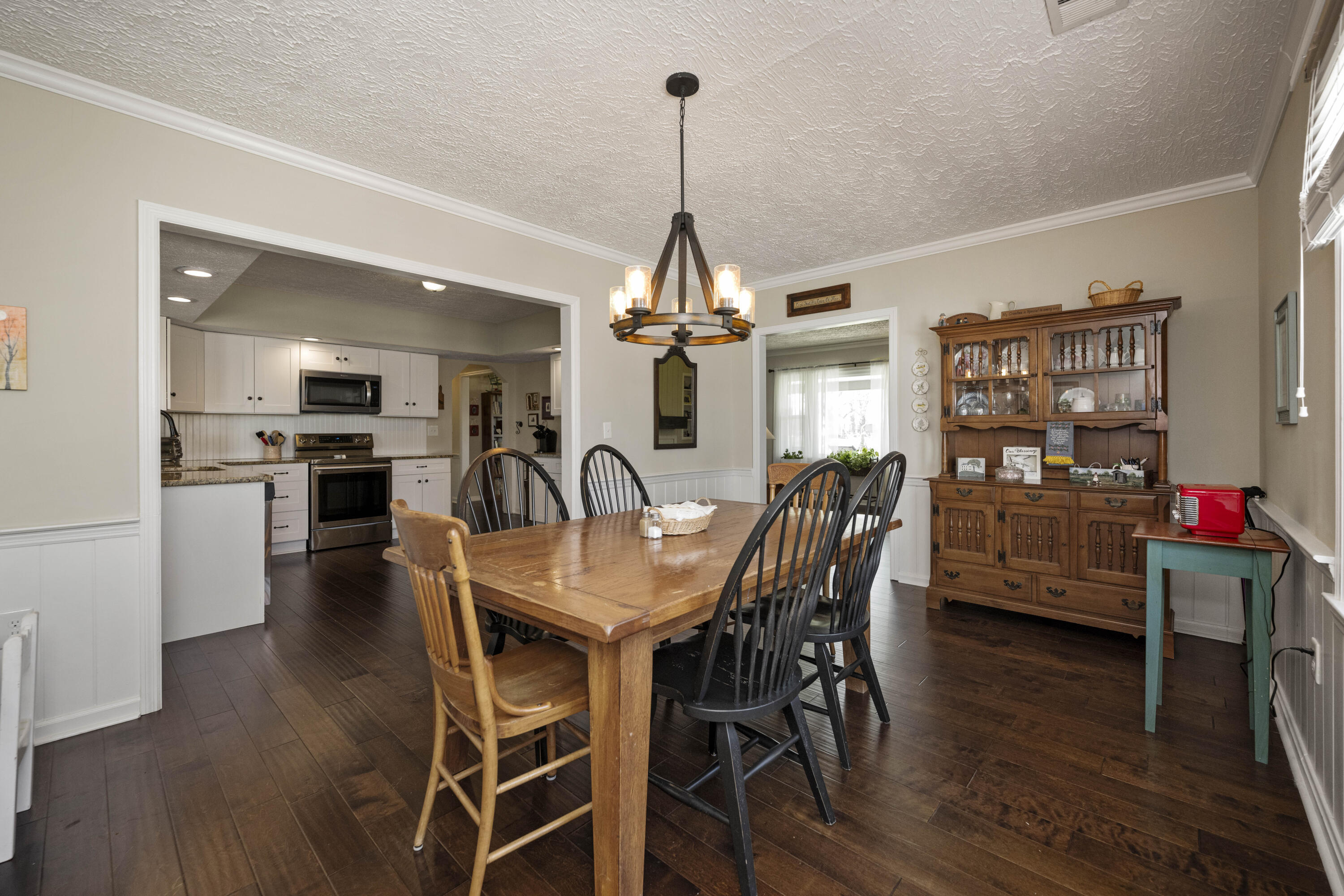 Richmond, Kentucky 40475, United States, 4 Bedrooms Bedrooms, ,3 BathroomsBathrooms,Residential,Pending,107637