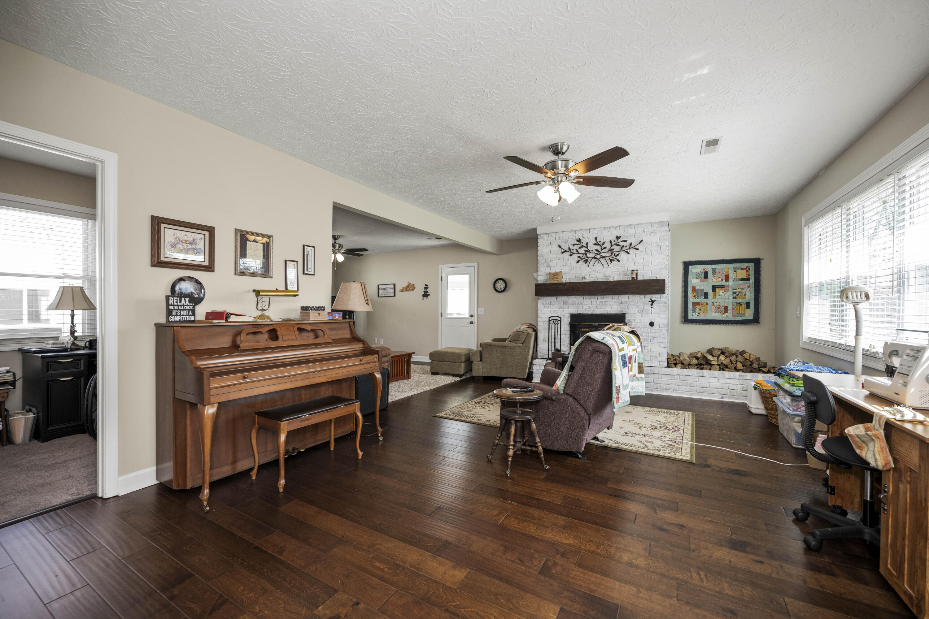 Richmond, Kentucky 40475, United States, 4 Bedrooms Bedrooms, ,3 BathroomsBathrooms,Residential,Pending,107637