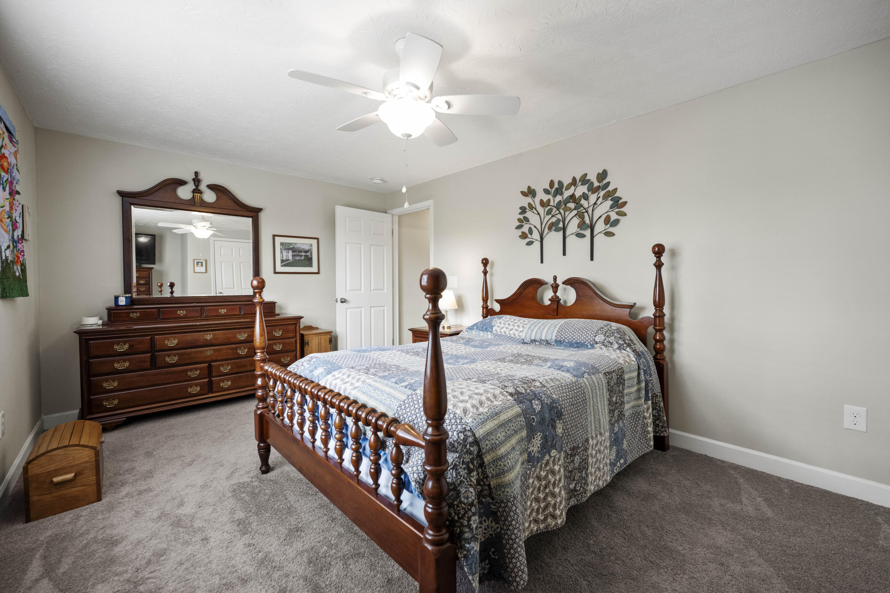 Richmond, Kentucky 40475, United States, 4 Bedrooms Bedrooms, ,3 BathroomsBathrooms,Residential,Pending,107637