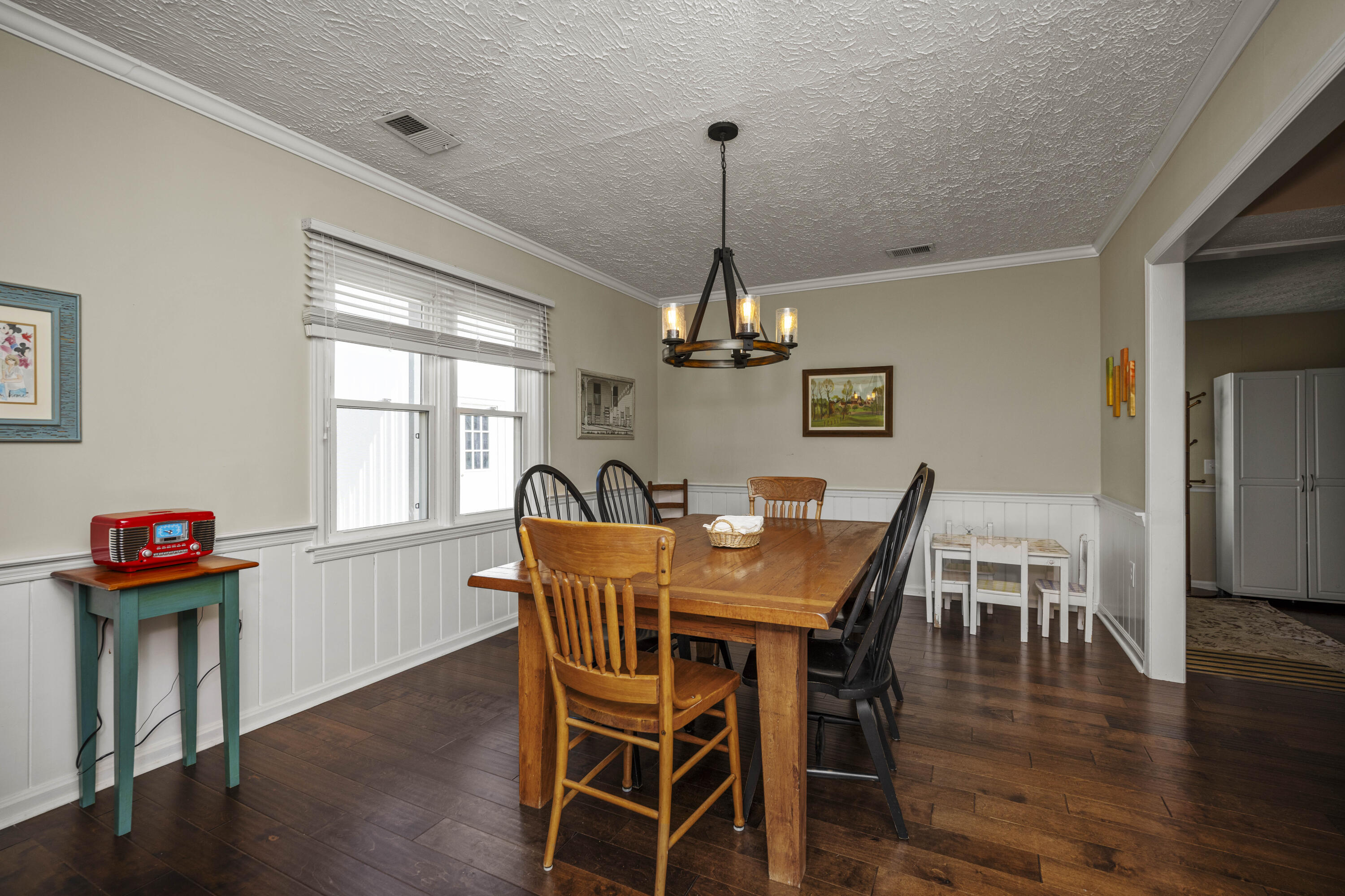 Richmond, Kentucky 40475, United States, 4 Bedrooms Bedrooms, ,3 BathroomsBathrooms,Residential,Pending,107637