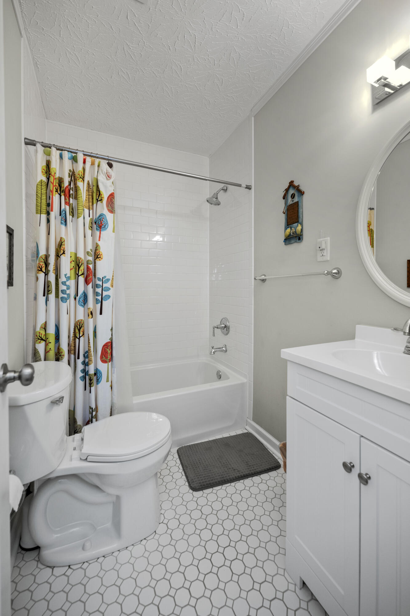 Richmond, Kentucky 40475, United States, 4 Bedrooms Bedrooms, ,3 BathroomsBathrooms,Residential,Pending,107637