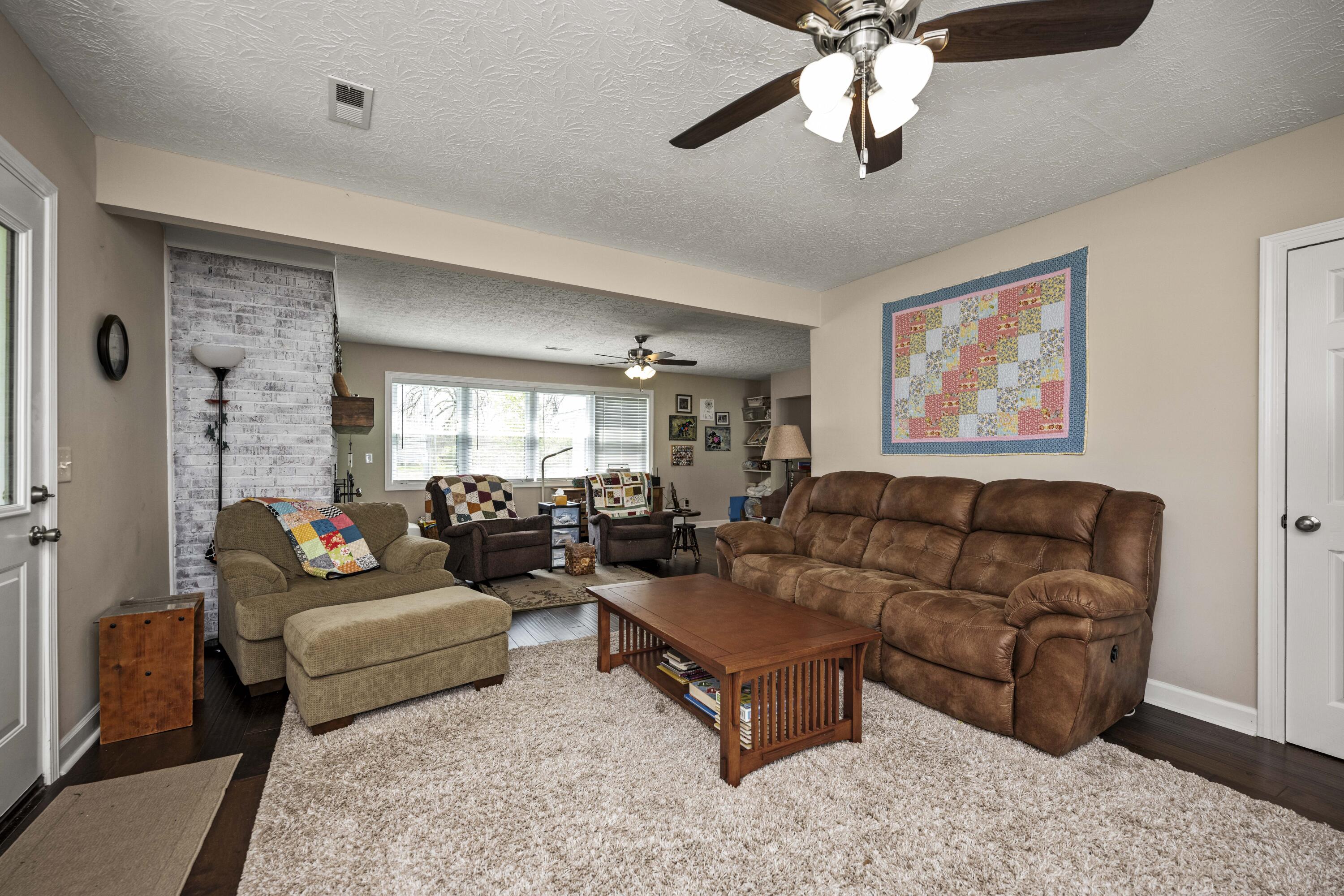 Richmond, Kentucky 40475, United States, 4 Bedrooms Bedrooms, ,3 BathroomsBathrooms,Residential,Pending,107637