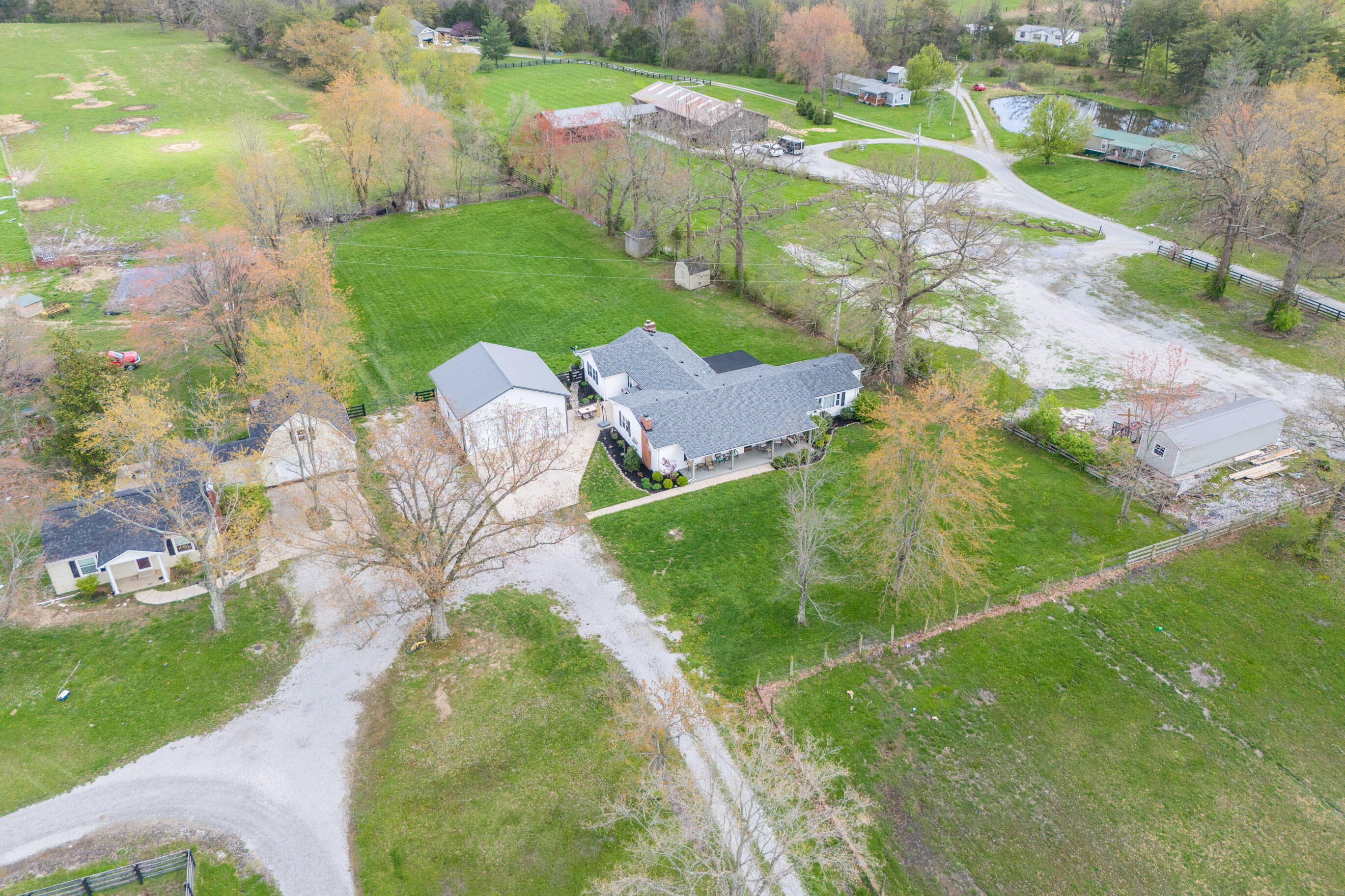 Richmond, Kentucky 40475, United States, 4 Bedrooms Bedrooms, ,3 BathroomsBathrooms,Residential,Pending,107637