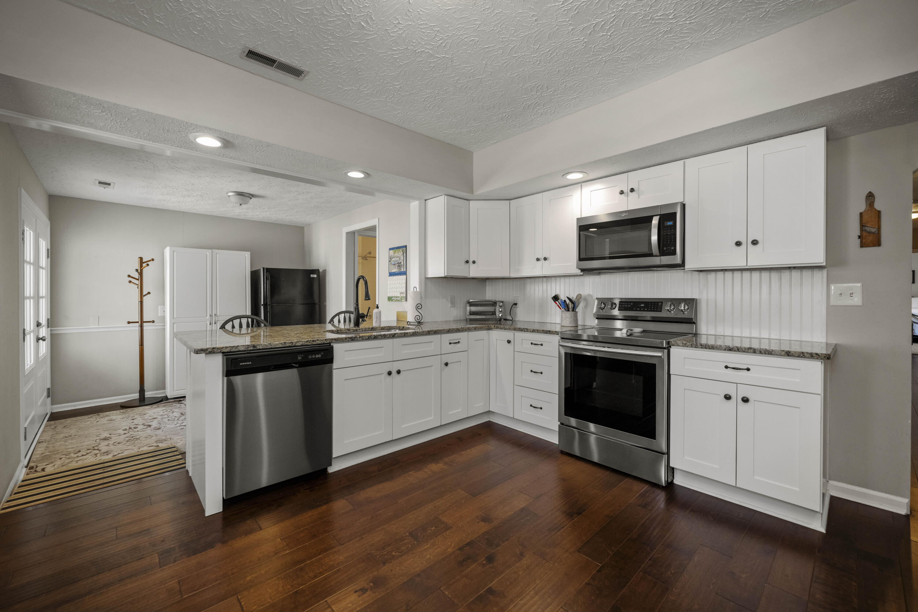 Richmond, Kentucky 40475, United States, 4 Bedrooms Bedrooms, ,3 BathroomsBathrooms,Residential,Pending,107637