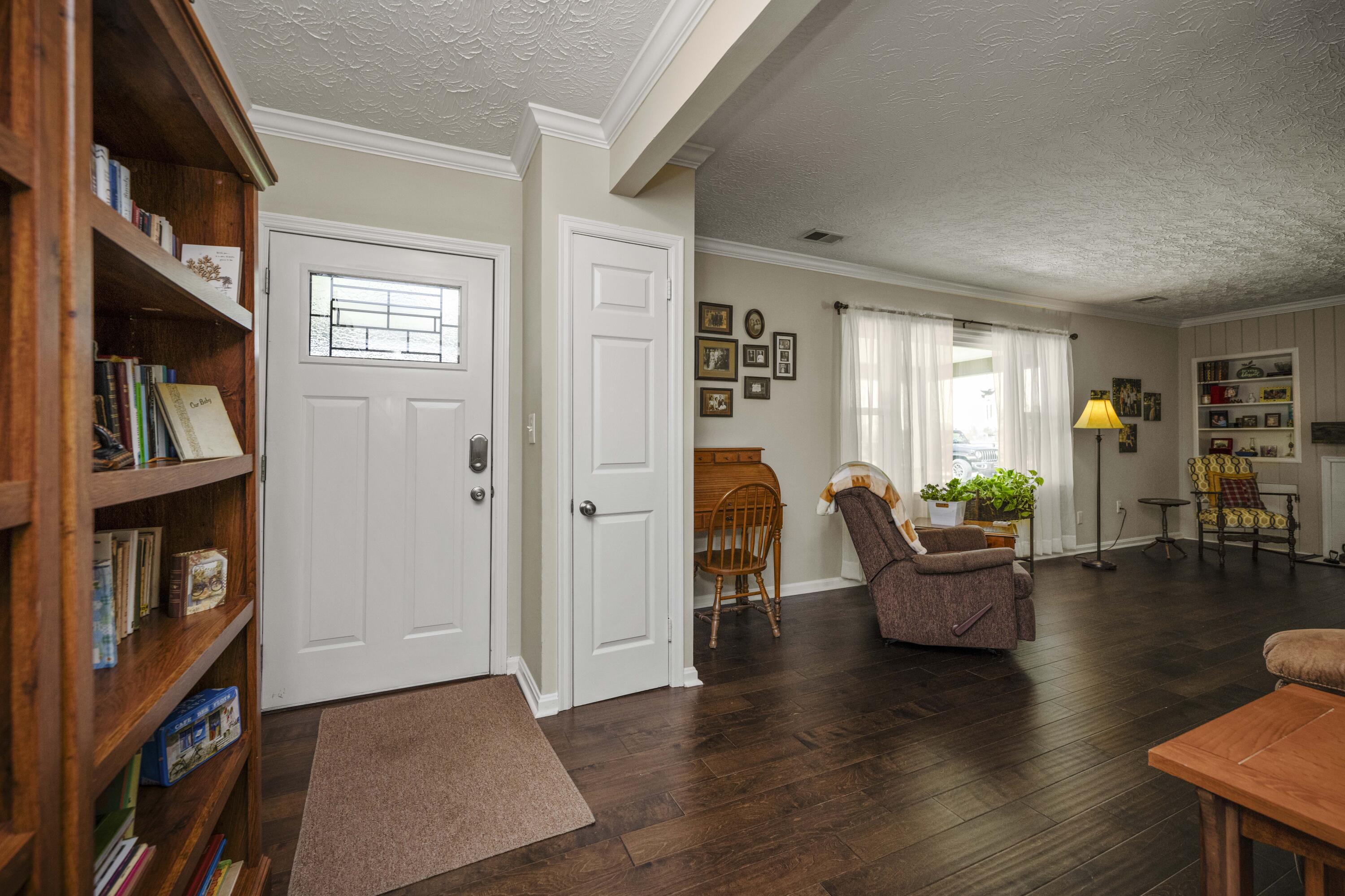 Richmond, Kentucky 40475, United States, 4 Bedrooms Bedrooms, ,3 BathroomsBathrooms,Residential,Pending,107637