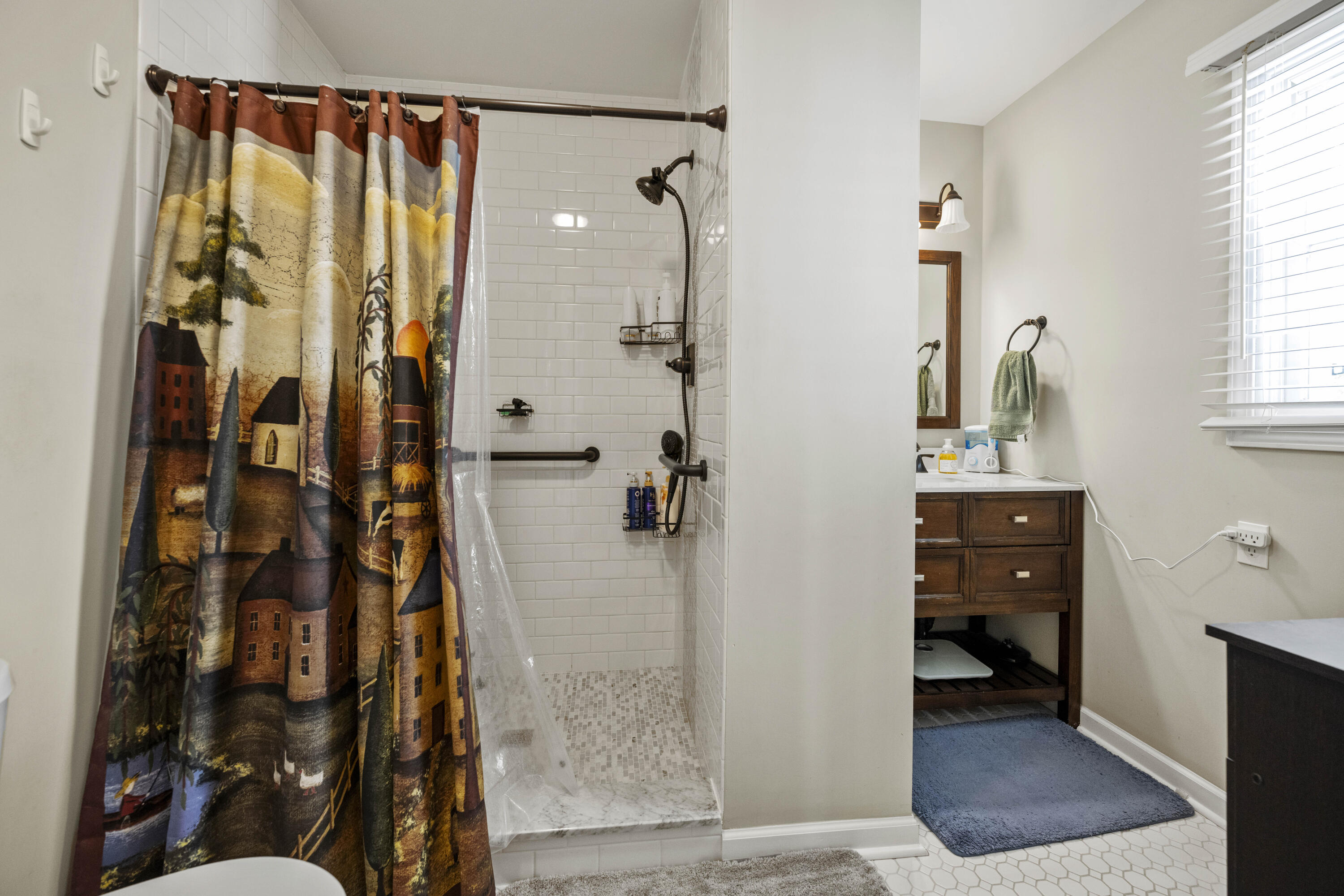 Richmond, Kentucky 40475, United States, 4 Bedrooms Bedrooms, ,3 BathroomsBathrooms,Residential,Pending,107637