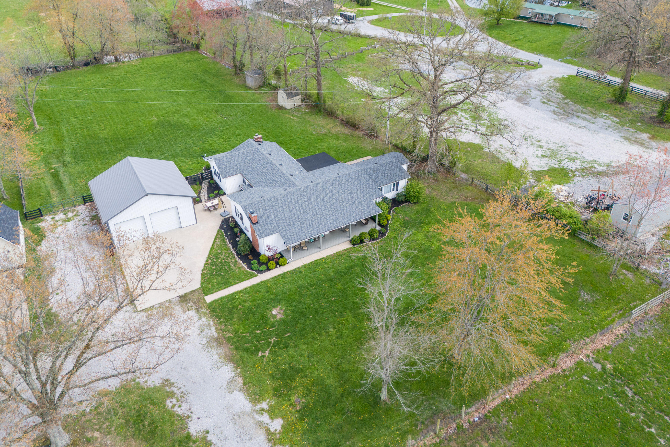 Richmond, Kentucky 40475, United States, 4 Bedrooms Bedrooms, ,3 BathroomsBathrooms,Residential,Pending,107637