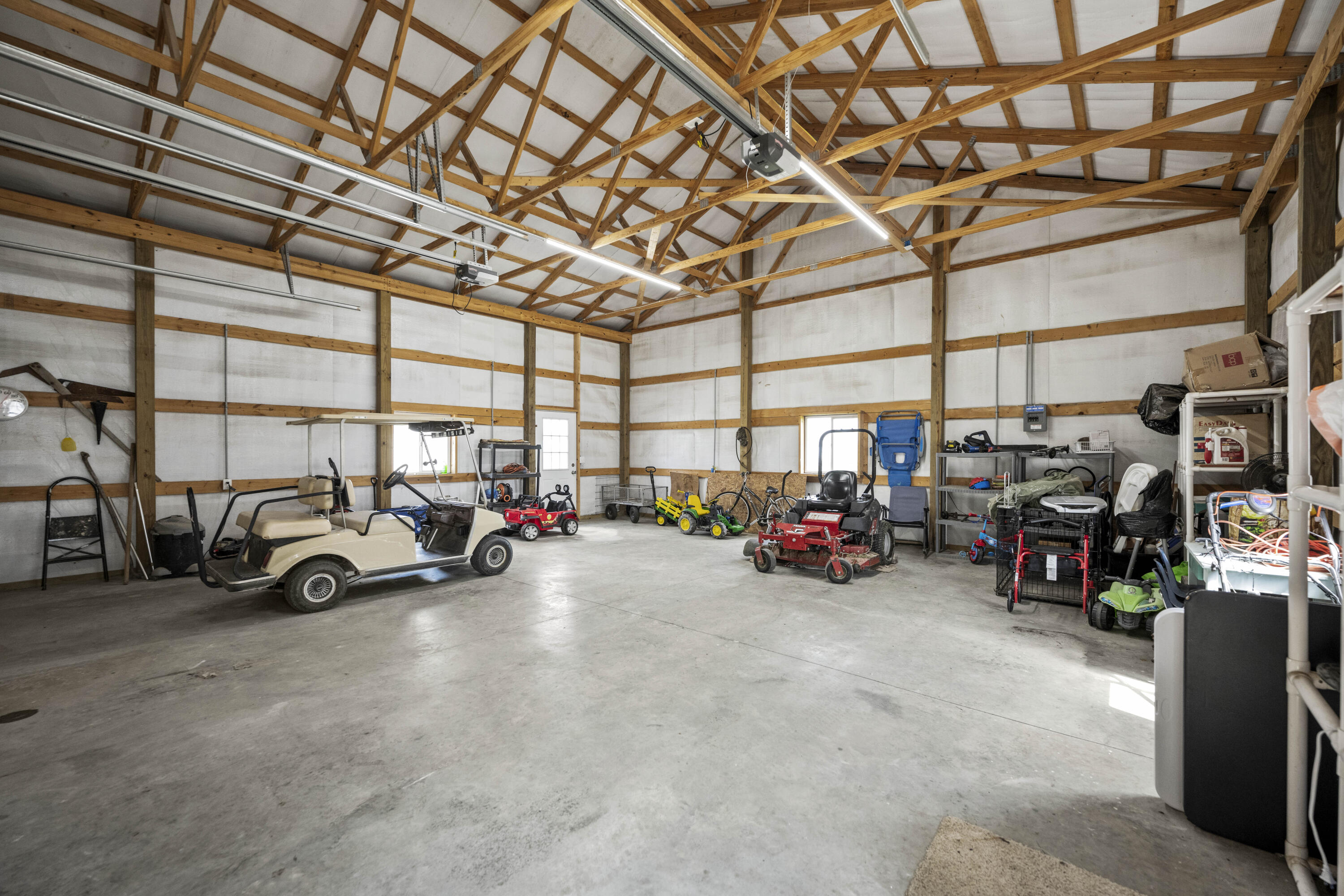 Richmond, Kentucky 40475, United States, 4 Bedrooms Bedrooms, ,3 BathroomsBathrooms,Residential,Pending,107637