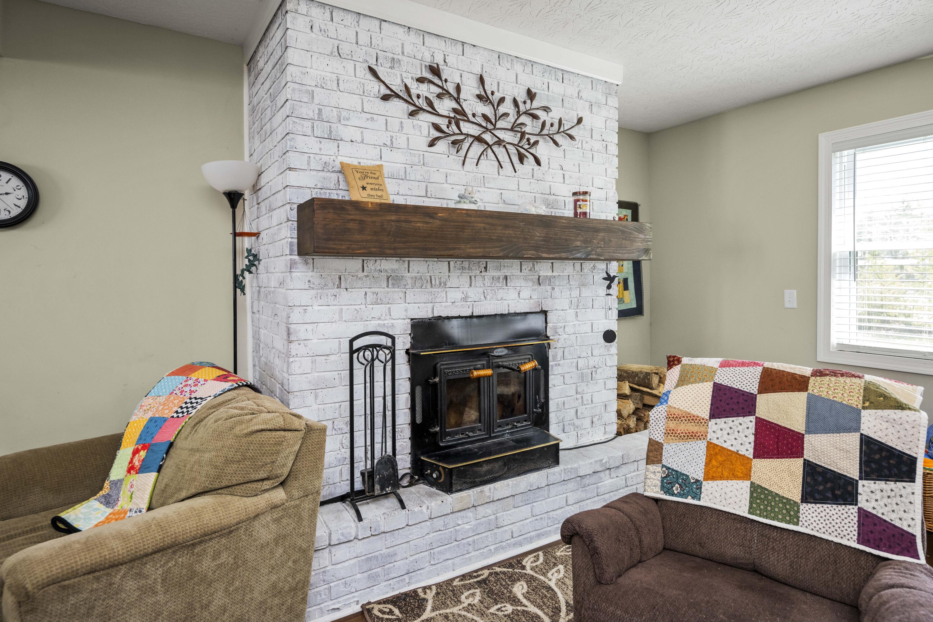 Richmond, Kentucky 40475, United States, 4 Bedrooms Bedrooms, ,3 BathroomsBathrooms,Residential,Pending,107637