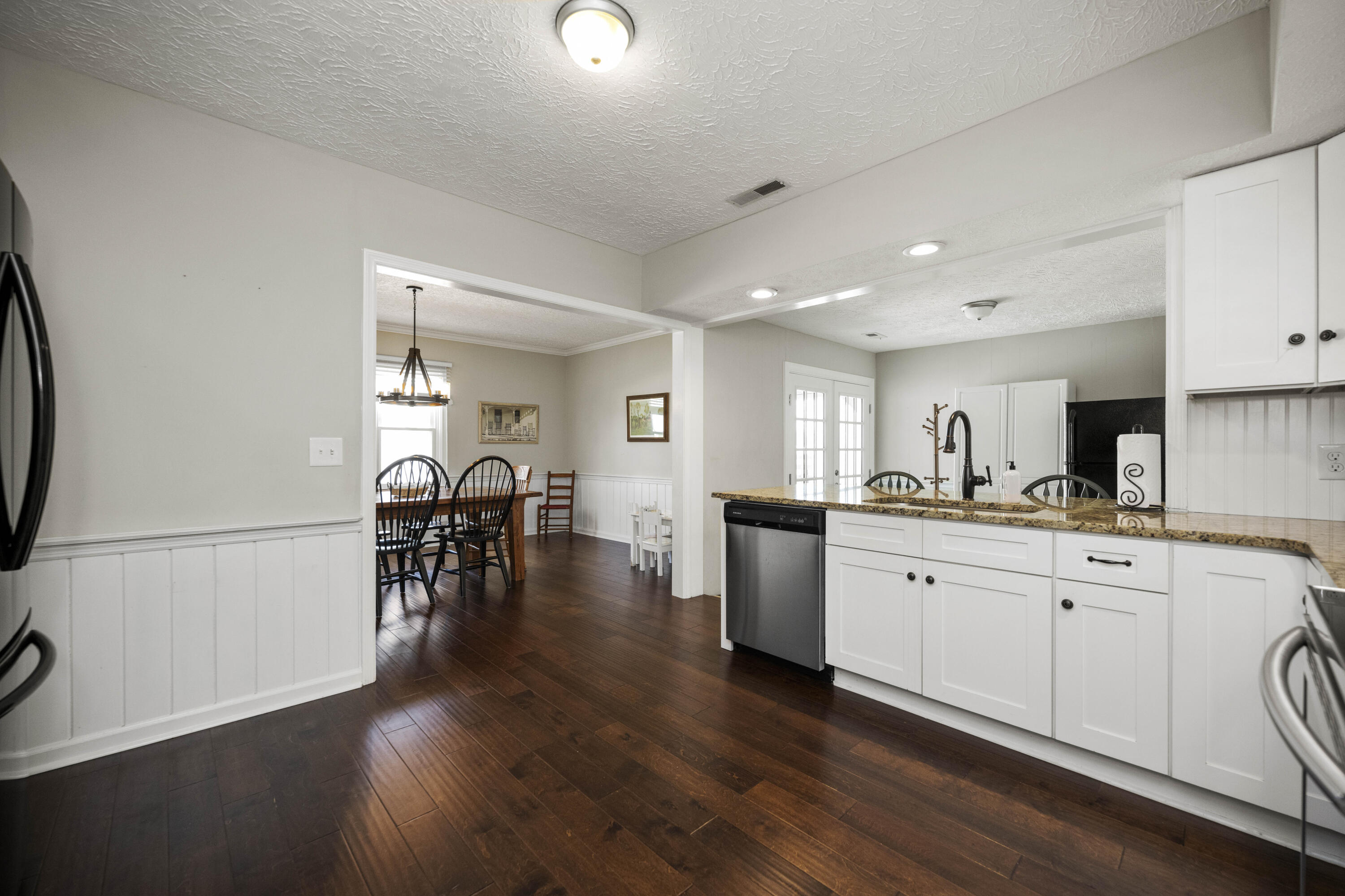 Richmond, Kentucky 40475, United States, 4 Bedrooms Bedrooms, ,3 BathroomsBathrooms,Residential,Pending,107637