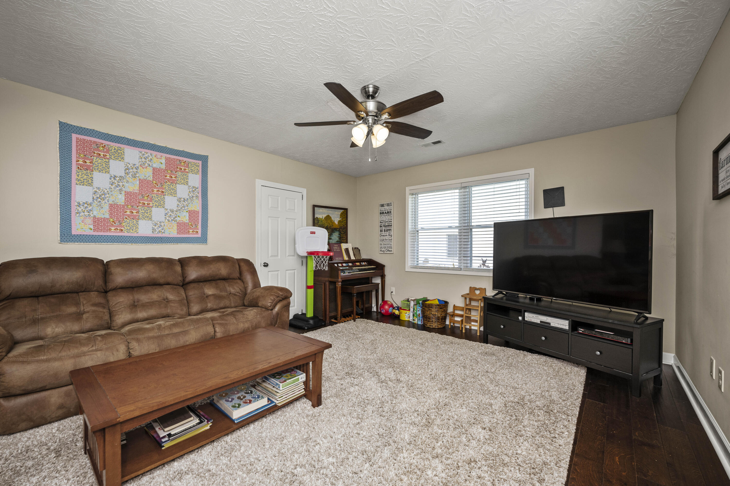 Richmond, Kentucky 40475, United States, 4 Bedrooms Bedrooms, ,3 BathroomsBathrooms,Residential,Pending,107637