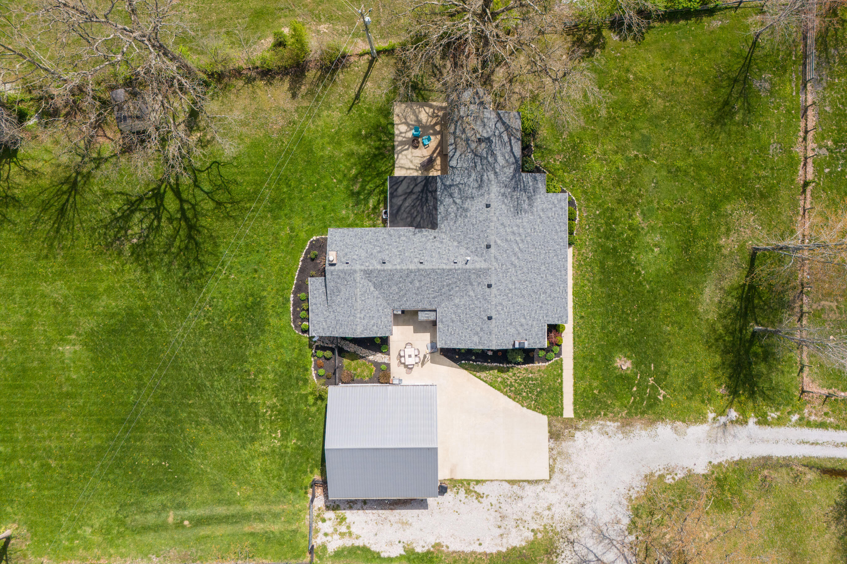 Richmond, Kentucky 40475, United States, 4 Bedrooms Bedrooms, ,3 BathroomsBathrooms,Residential,Pending,107637