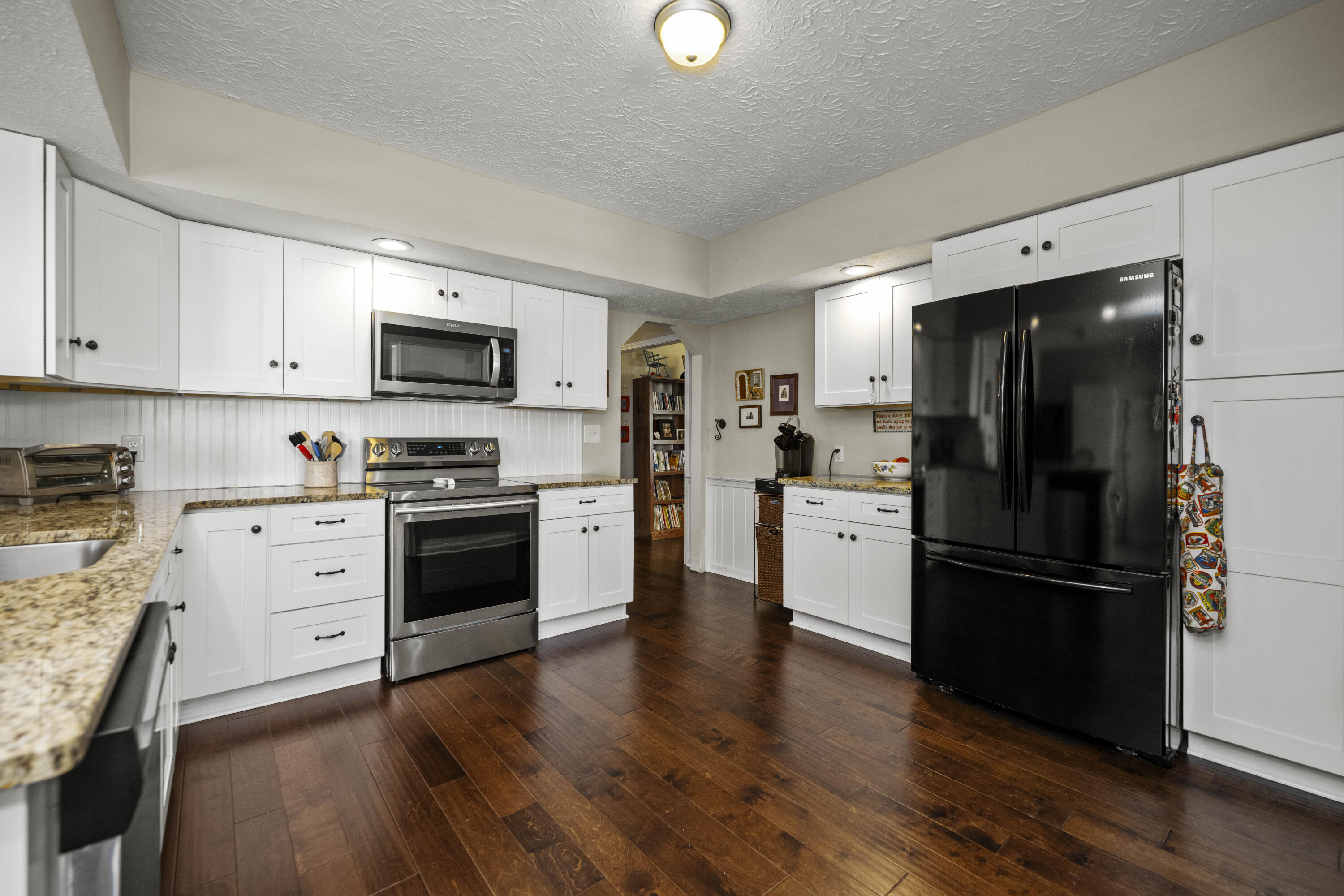 Richmond, Kentucky 40475, United States, 4 Bedrooms Bedrooms, ,3 BathroomsBathrooms,Residential,Pending,107637