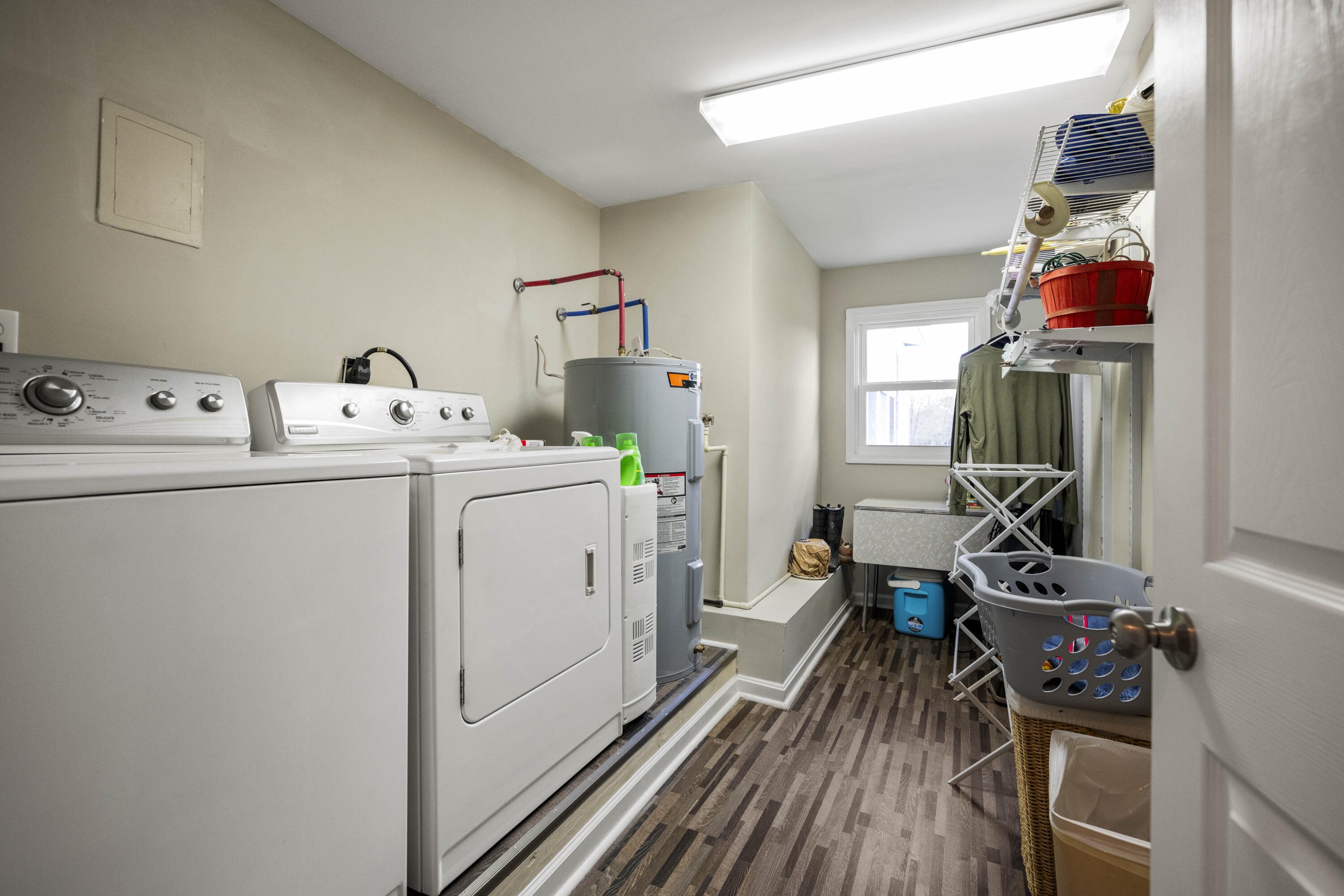 Richmond, Kentucky 40475, United States, 4 Bedrooms Bedrooms, ,3 BathroomsBathrooms,Residential,Pending,107637