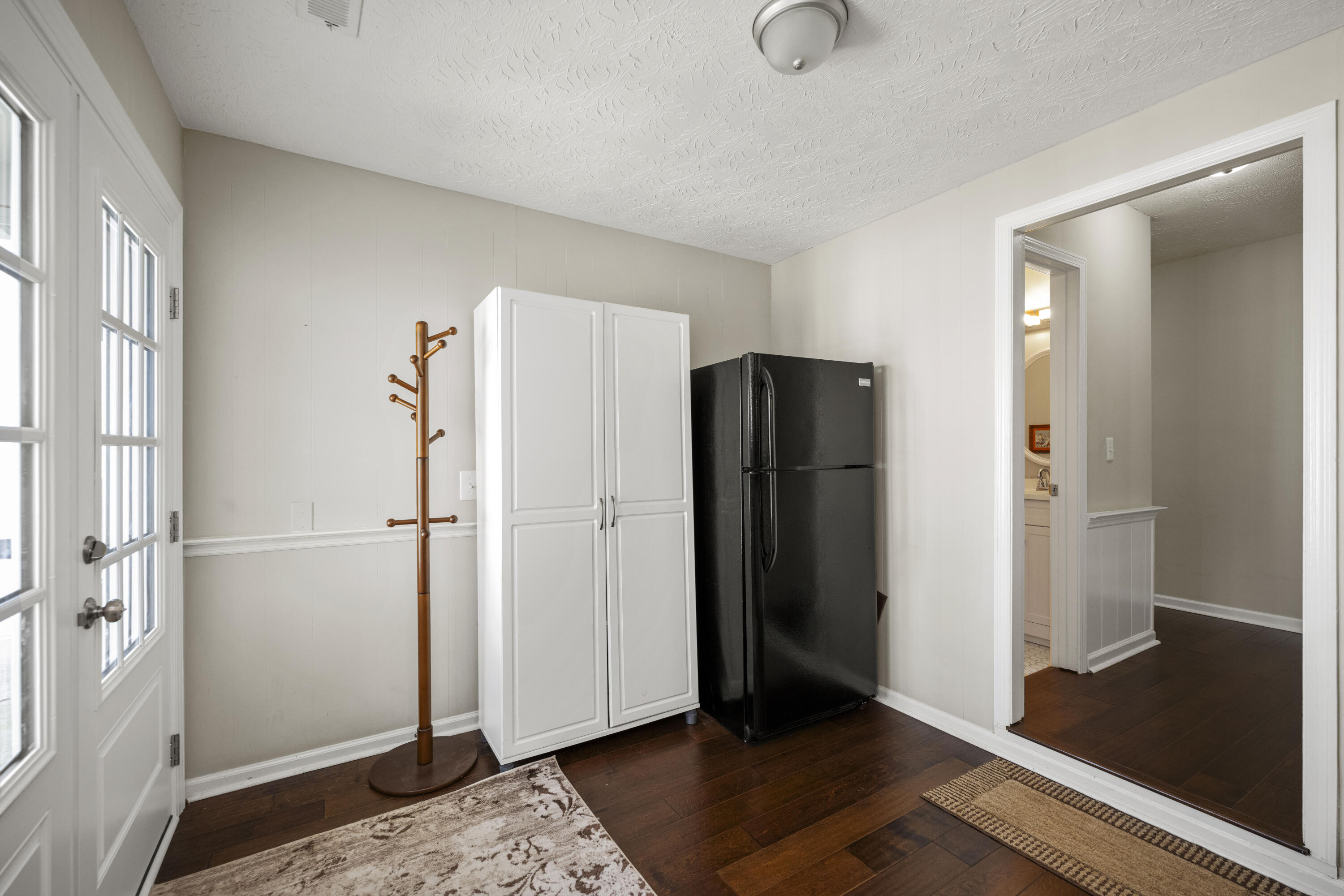 Richmond, Kentucky 40475, United States, 4 Bedrooms Bedrooms, ,3 BathroomsBathrooms,Residential,Pending,107637