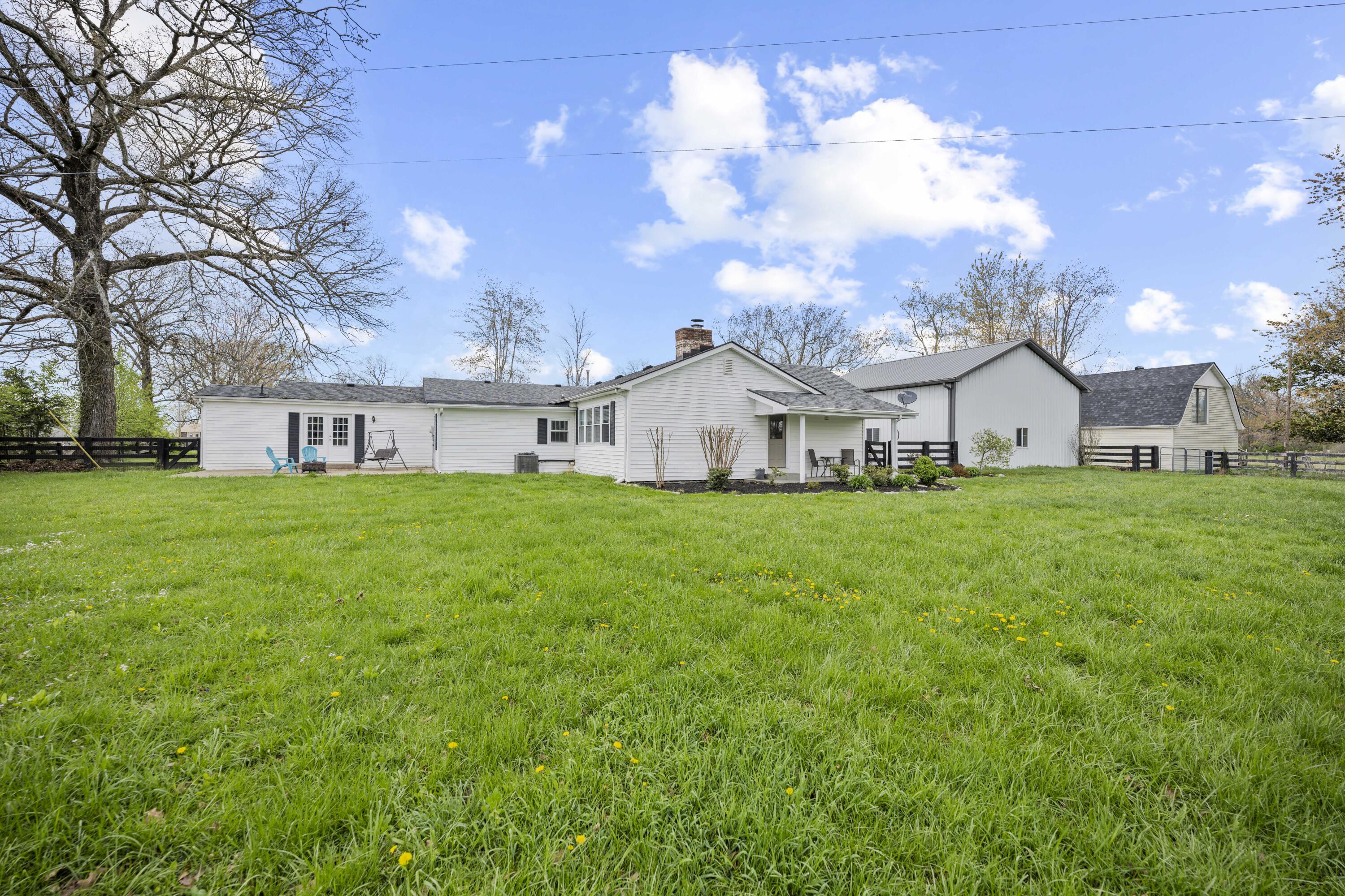 Richmond, Kentucky 40475, United States, 4 Bedrooms Bedrooms, ,3 BathroomsBathrooms,Residential,Pending,107637