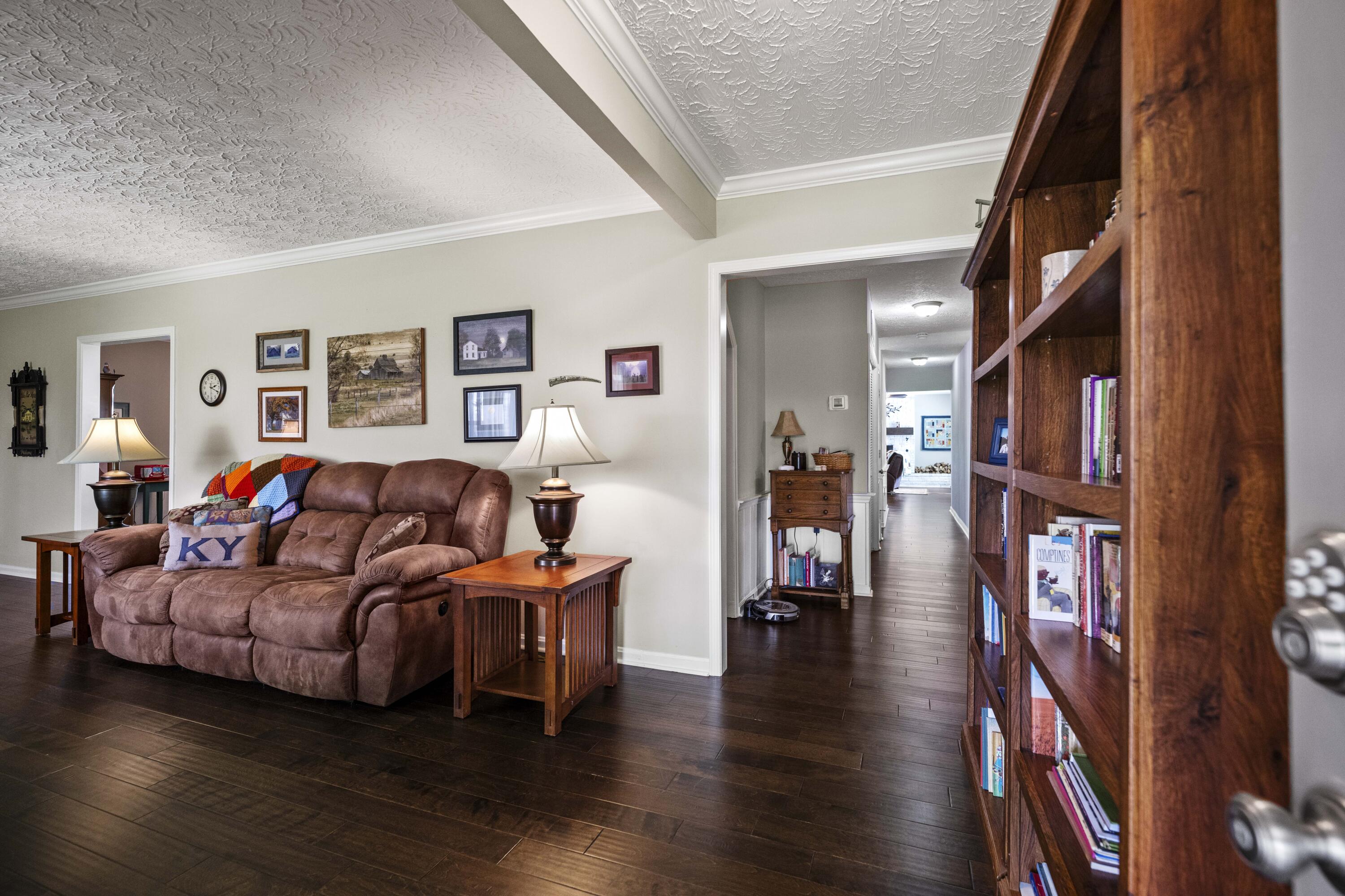 Richmond, Kentucky 40475, United States, 4 Bedrooms Bedrooms, ,3 BathroomsBathrooms,Residential,Pending,107637