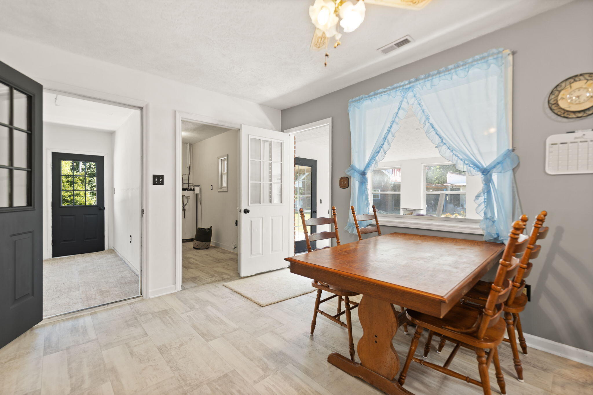 Beattyville, Kentucky 41311, United States, 3 Bedrooms Bedrooms, ,1 BathroomBathrooms,Residential,Active,202978