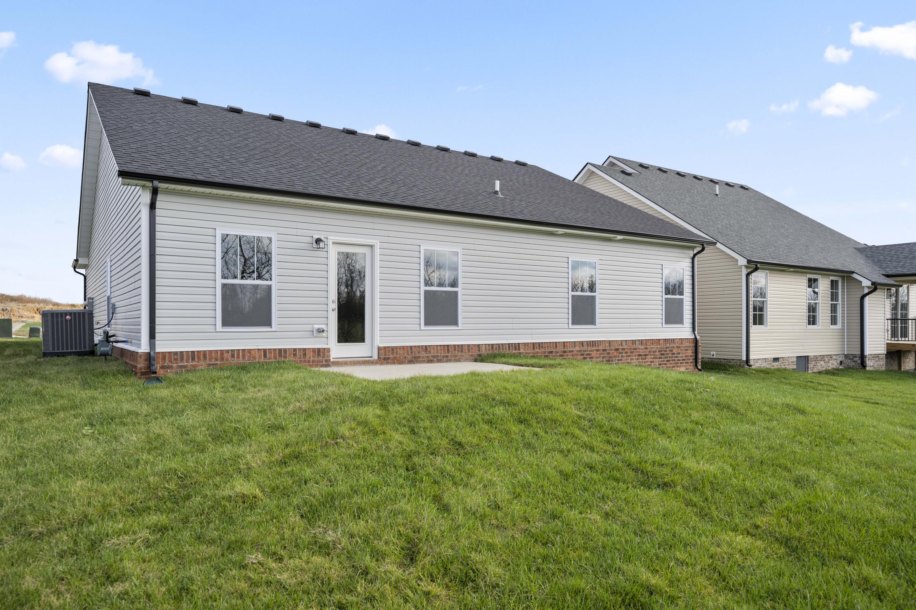 Richmond, Kentucky 40475, United States, 3 Bedrooms Bedrooms, ,2 BathroomsBathrooms,Residential,Pending,51002