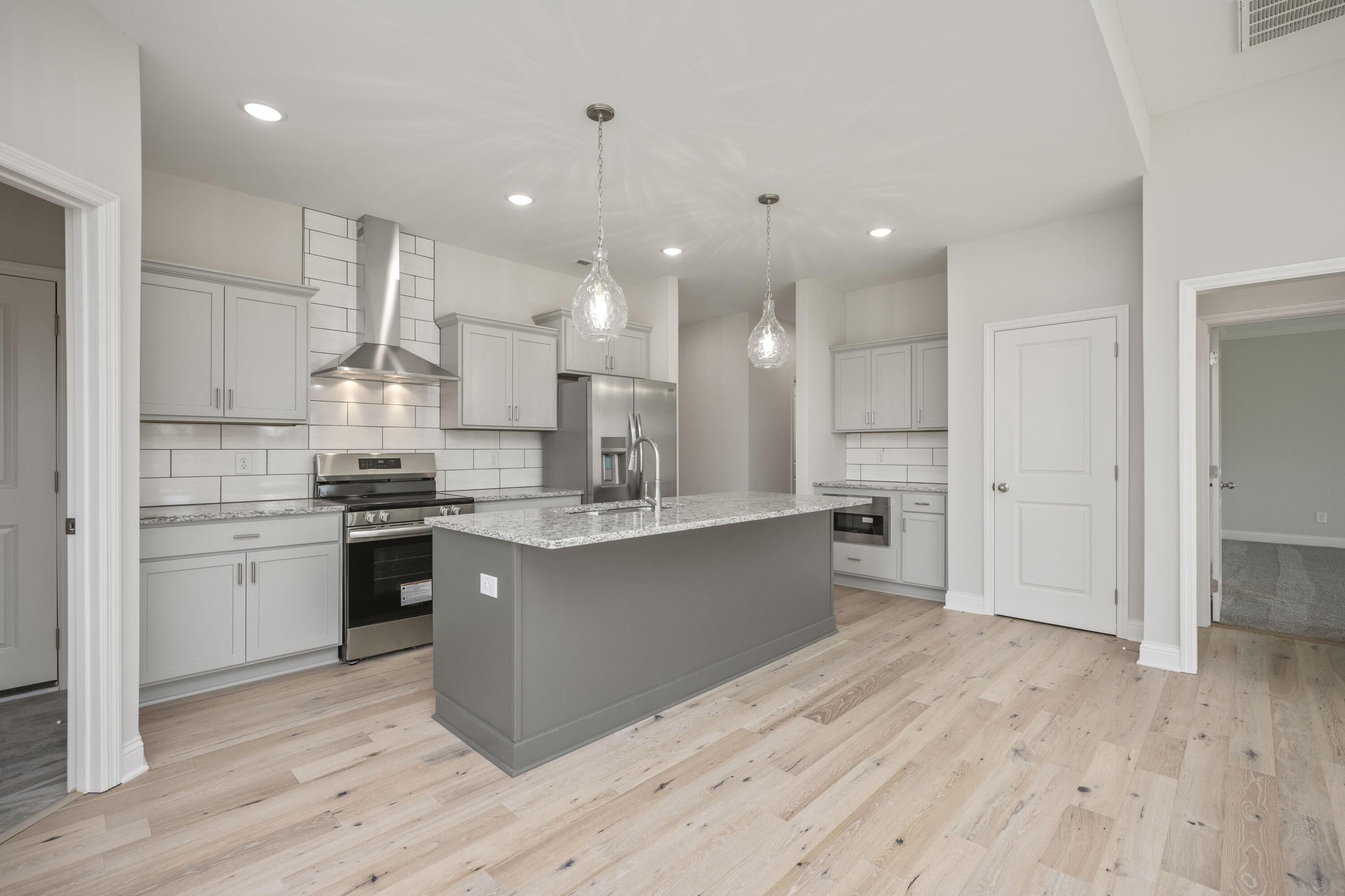 Richmond, Kentucky 40475, United States, 3 Bedrooms Bedrooms, ,2 BathroomsBathrooms,Residential,Pending,51002