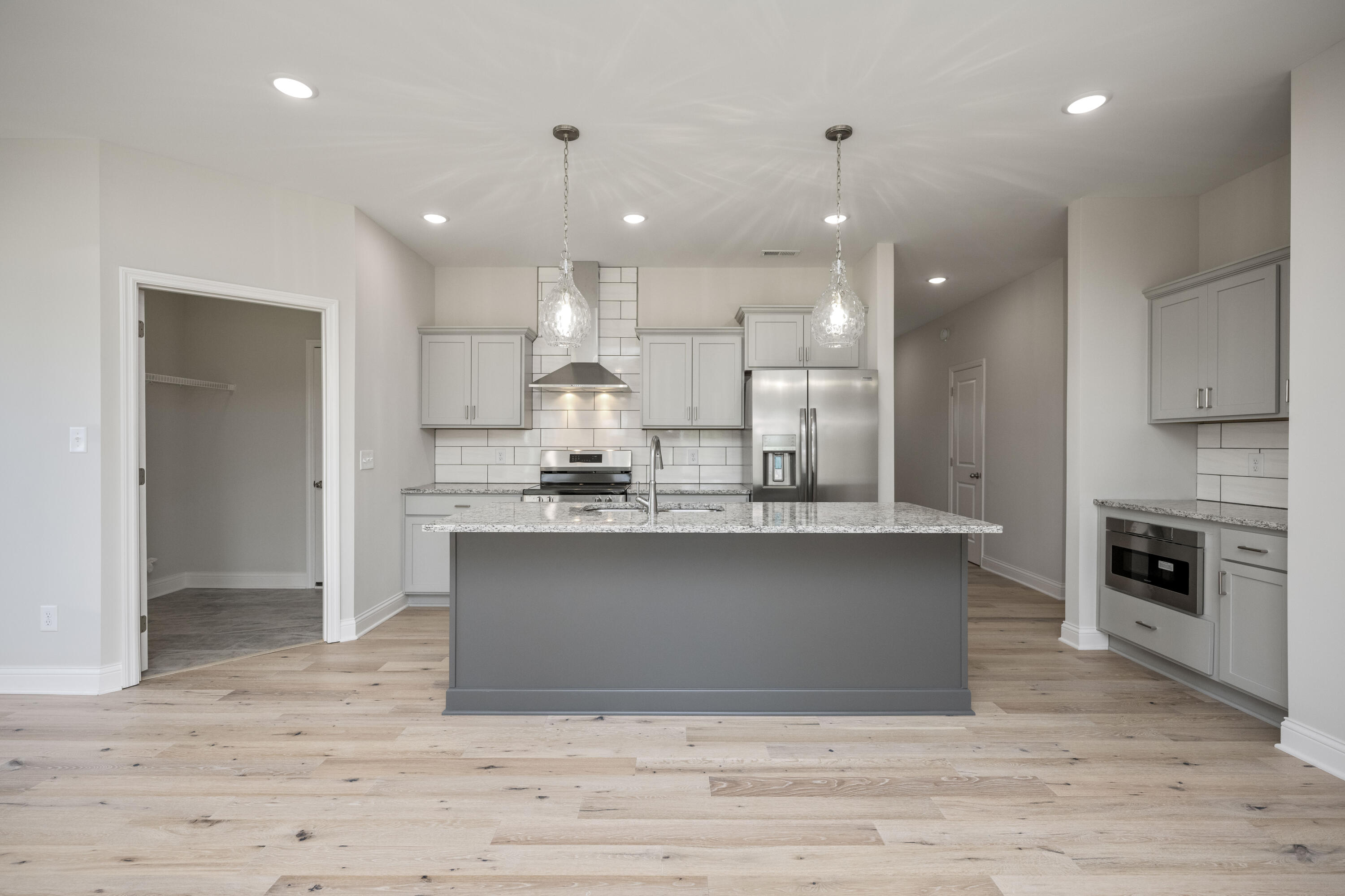 Richmond, Kentucky 40475, United States, 3 Bedrooms Bedrooms, ,2 BathroomsBathrooms,Residential,Pending,51002