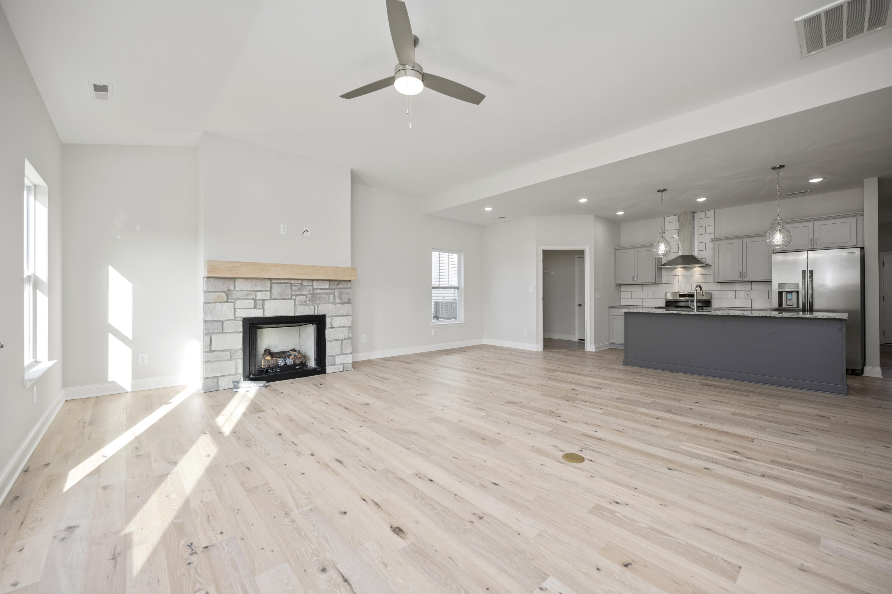 Richmond, Kentucky 40475, United States, 3 Bedrooms Bedrooms, ,2 BathroomsBathrooms,Residential,Pending,51002