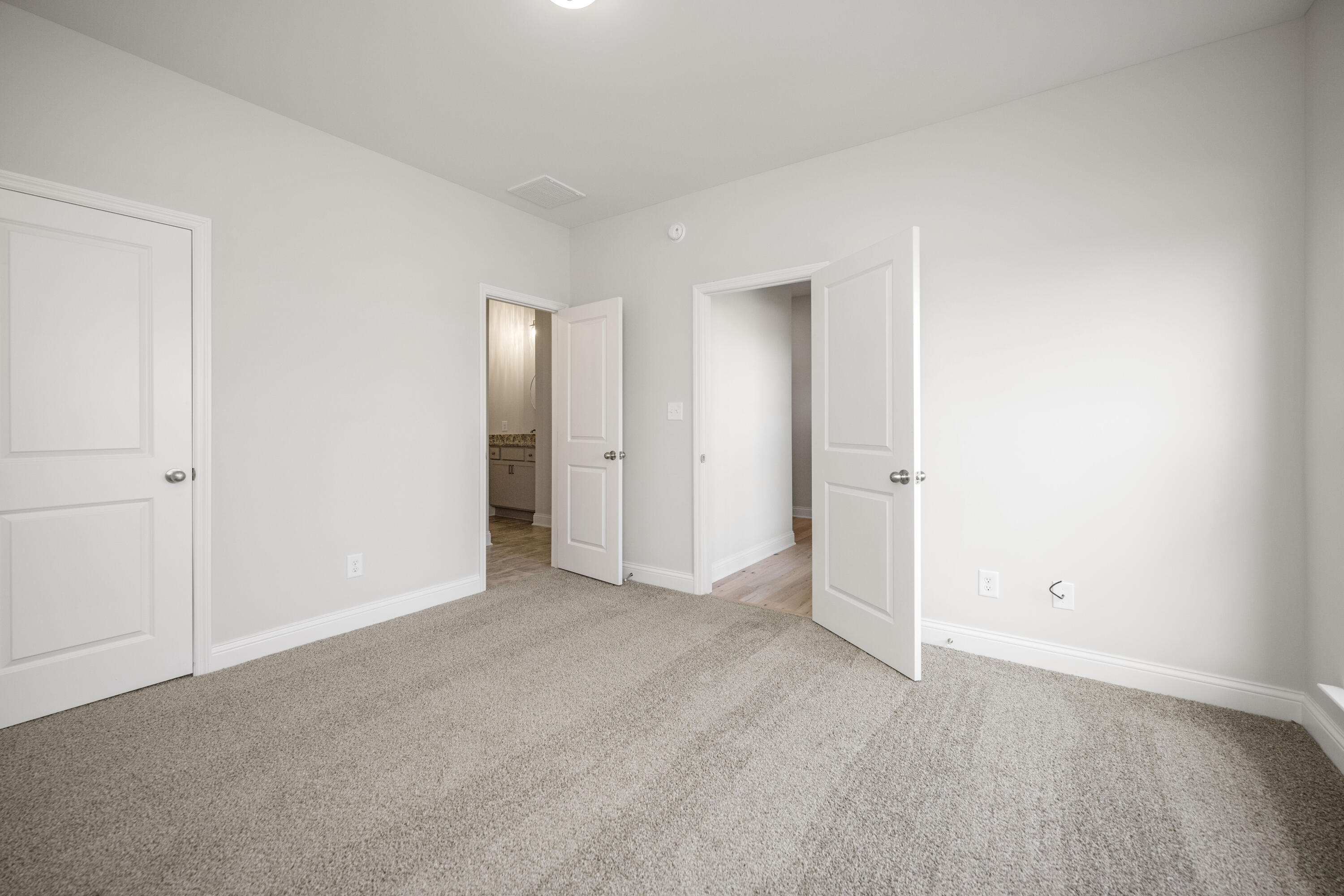 Richmond, Kentucky 40475, United States, 3 Bedrooms Bedrooms, ,2 BathroomsBathrooms,Residential,Pending,51002