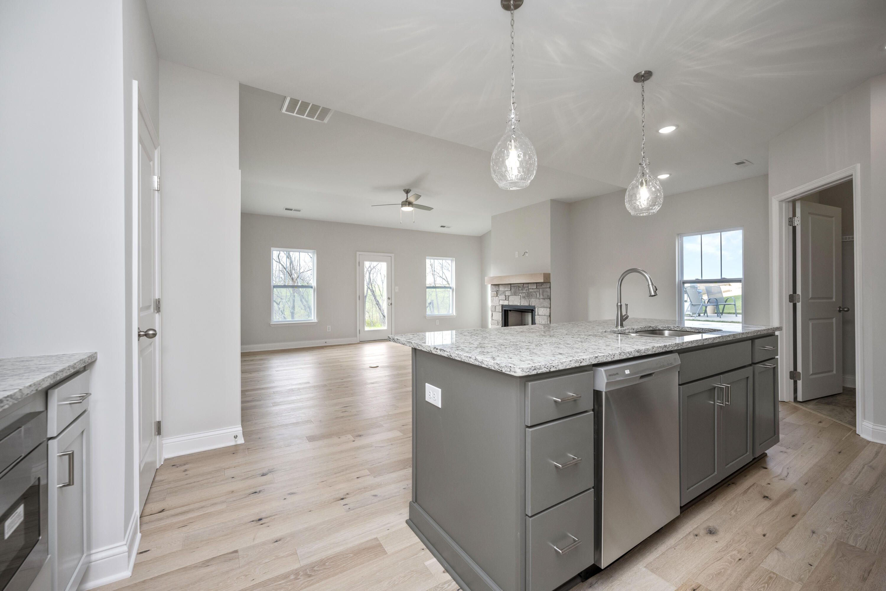 Richmond, Kentucky 40475, United States, 3 Bedrooms Bedrooms, ,2 BathroomsBathrooms,Residential,Pending,51002