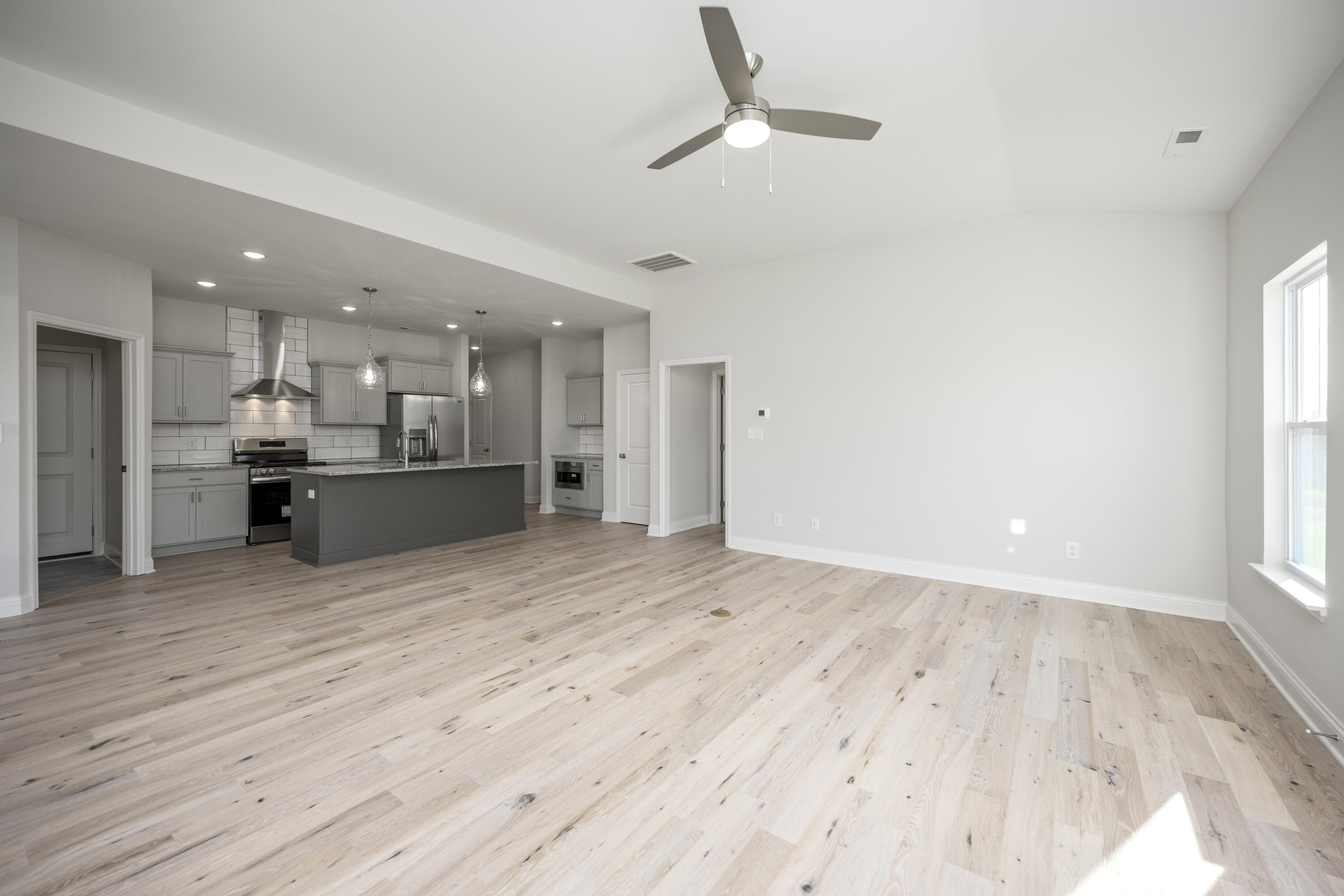 Richmond, Kentucky 40475, United States, 3 Bedrooms Bedrooms, ,2 BathroomsBathrooms,Residential,Pending,51002