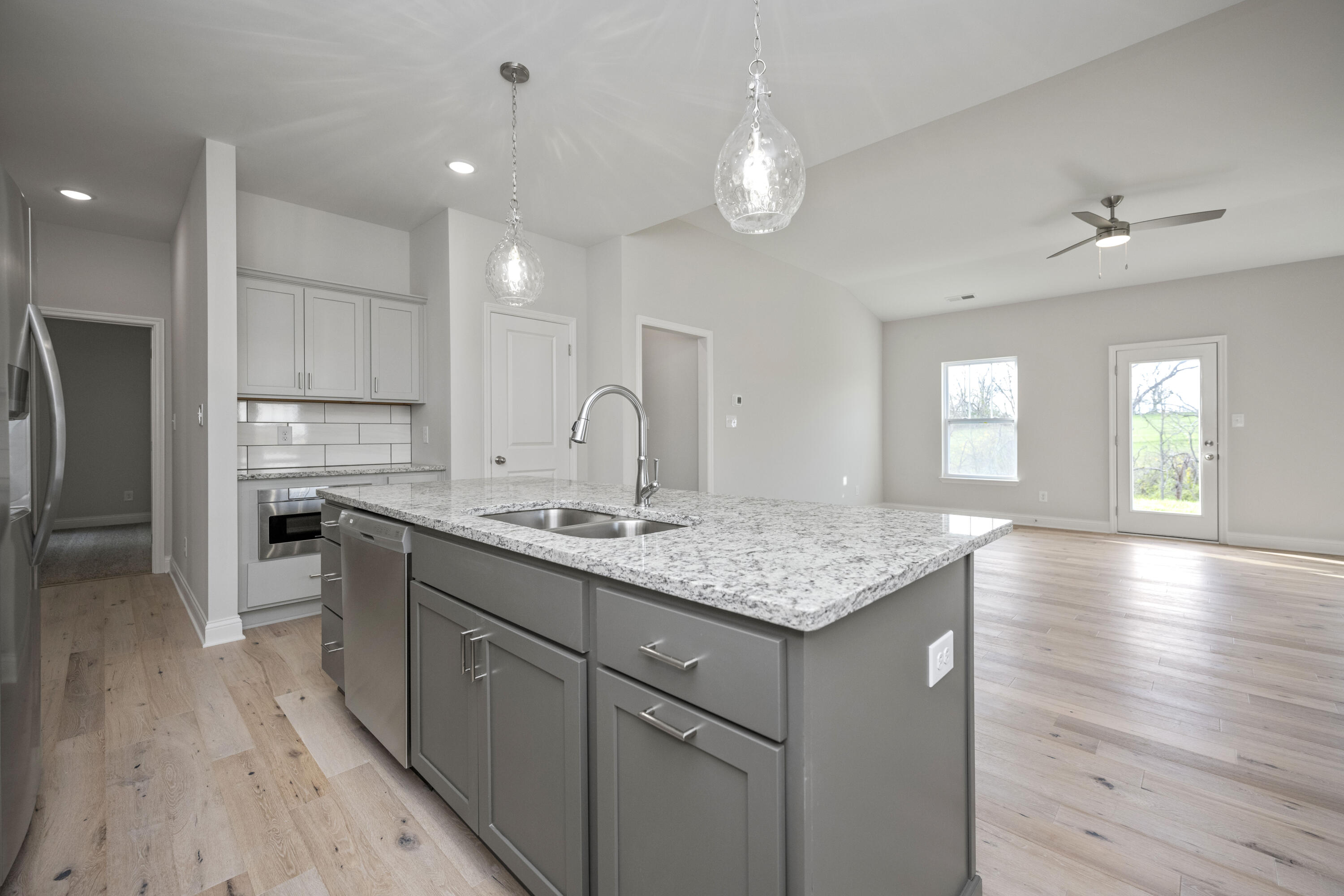 Richmond, Kentucky 40475, United States, 3 Bedrooms Bedrooms, ,2 BathroomsBathrooms,Residential,Pending,51002