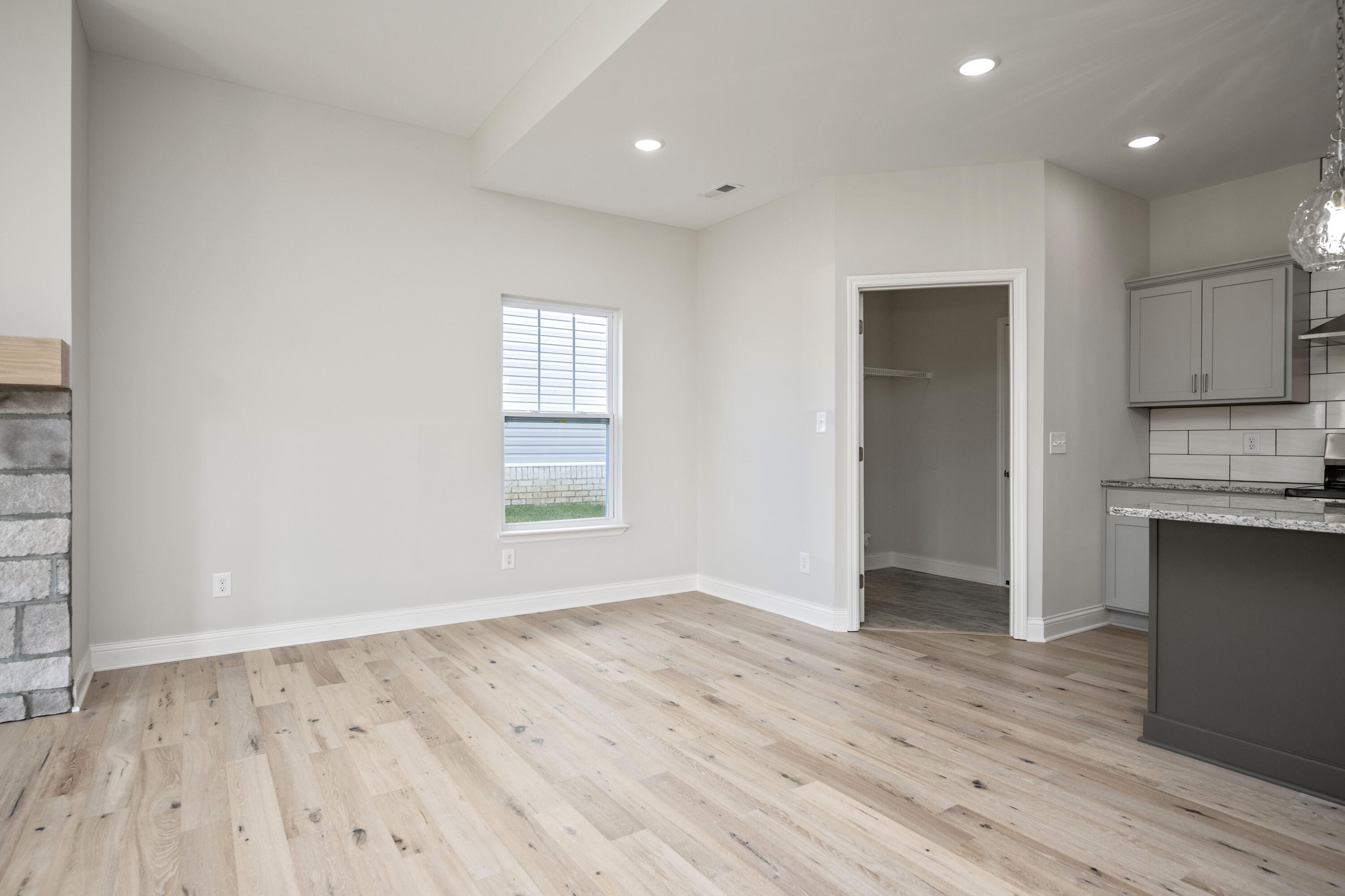 Richmond, Kentucky 40475, United States, 3 Bedrooms Bedrooms, ,2 BathroomsBathrooms,Residential,Pending,51002