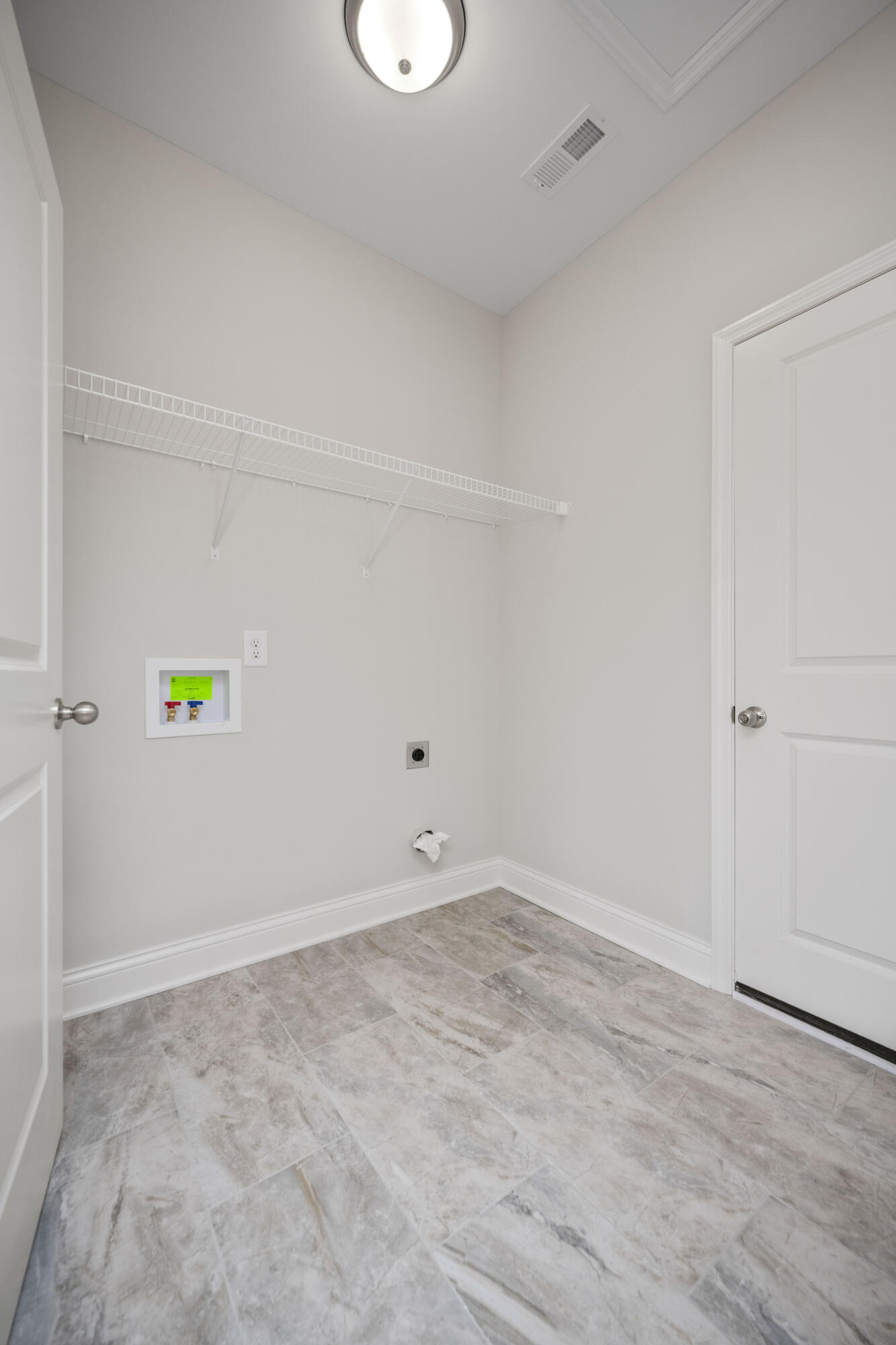 Richmond, Kentucky 40475, United States, 3 Bedrooms Bedrooms, ,2 BathroomsBathrooms,Residential,Pending,51002