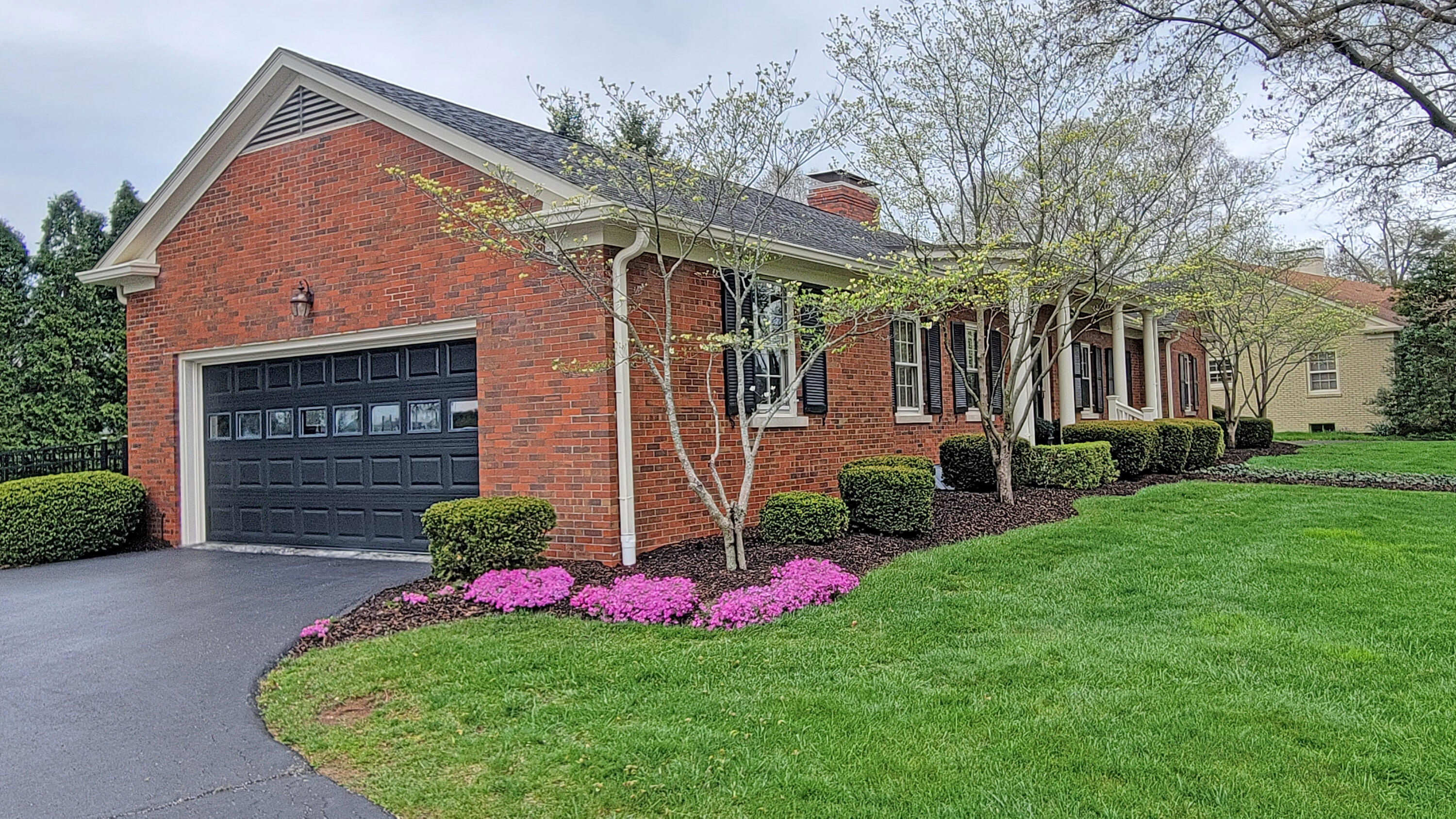 Lexington, Kentucky 40502, United States, 3 Bedrooms Bedrooms, ,3 BathroomsBathrooms,Residential,Contingent,22645