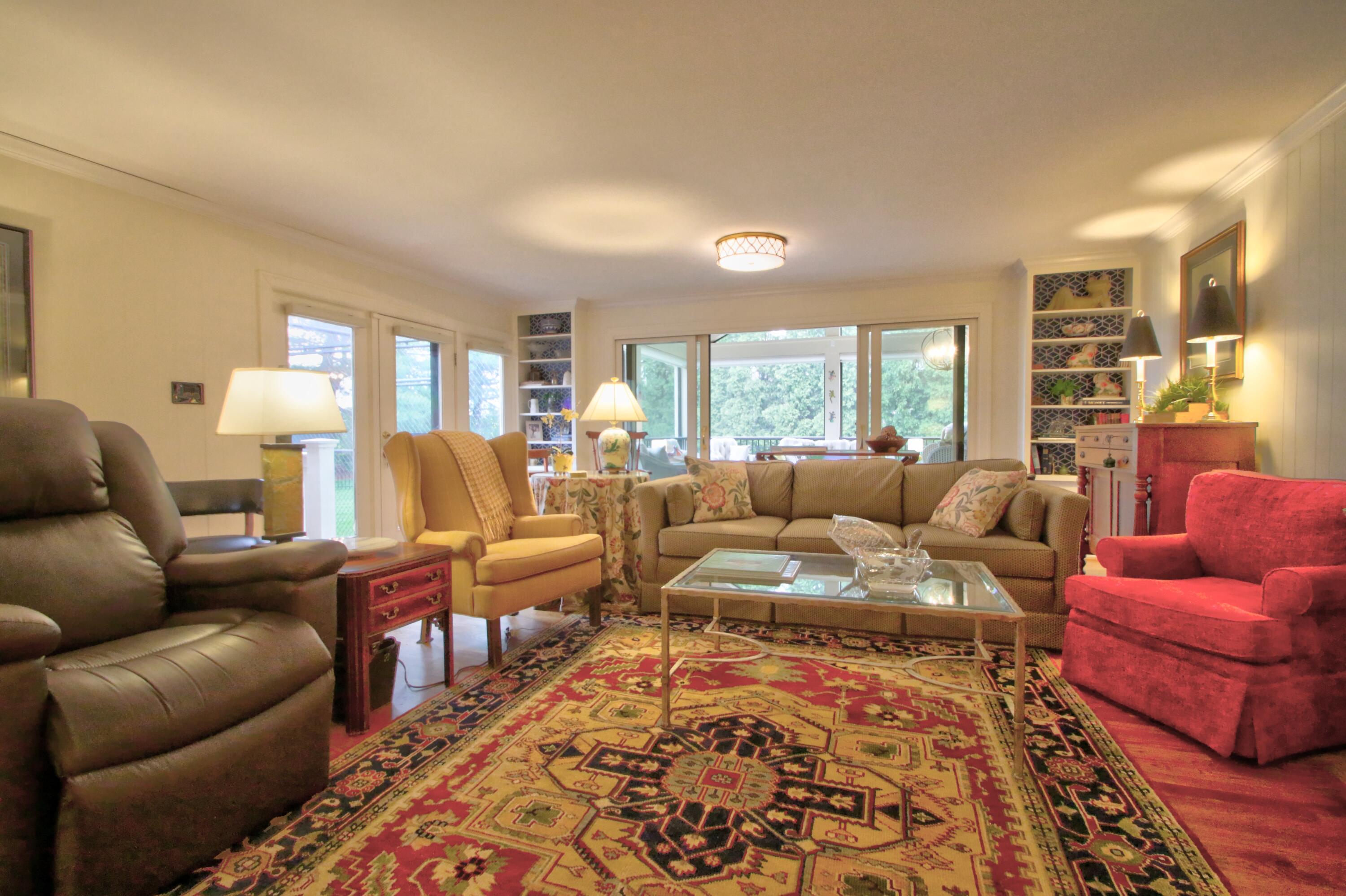 Lexington, Kentucky 40502, United States, 3 Bedrooms Bedrooms, ,3 BathroomsBathrooms,Residential,Contingent,22645