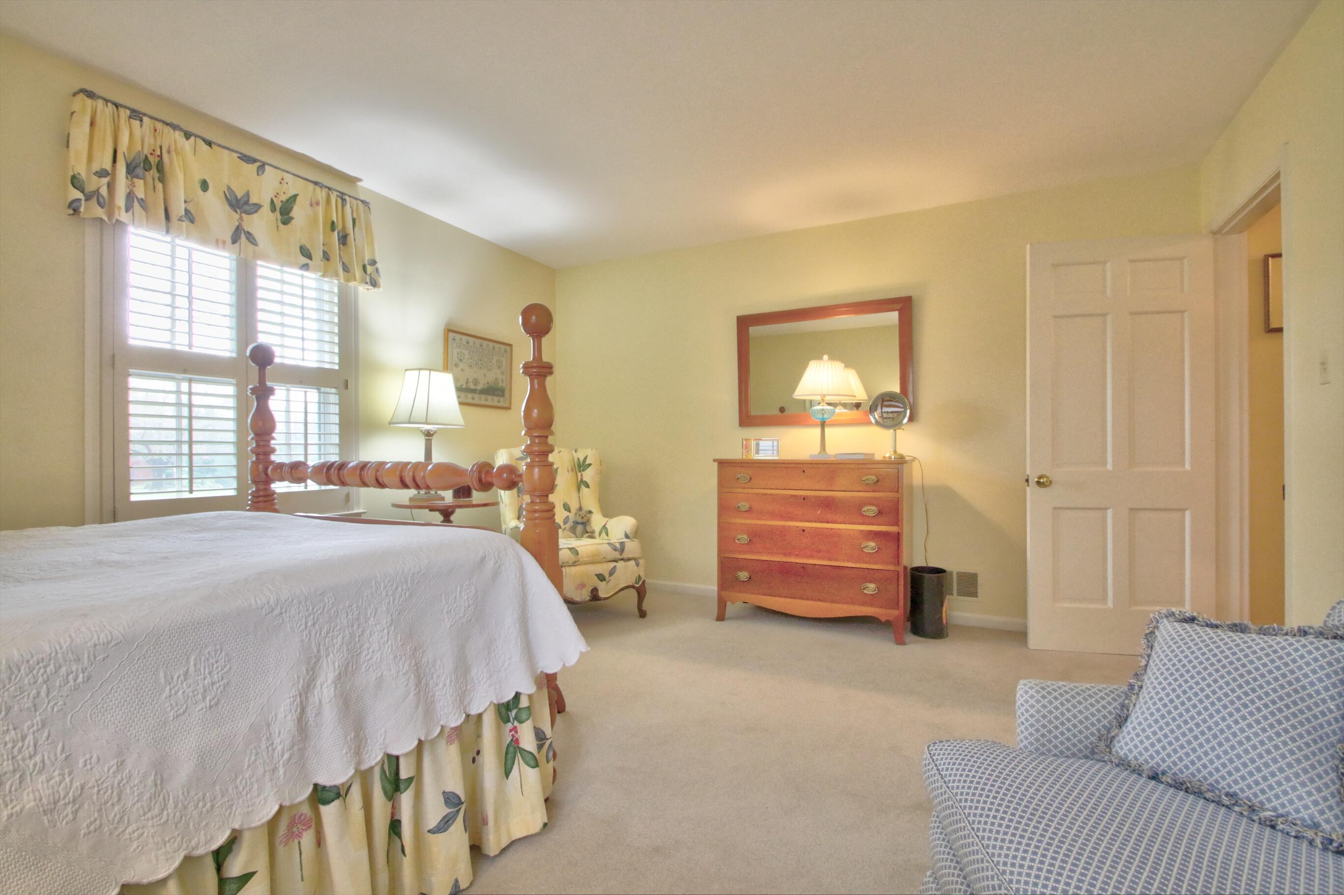 Lexington, Kentucky 40502, United States, 3 Bedrooms Bedrooms, ,3 BathroomsBathrooms,Residential,Contingent,22645