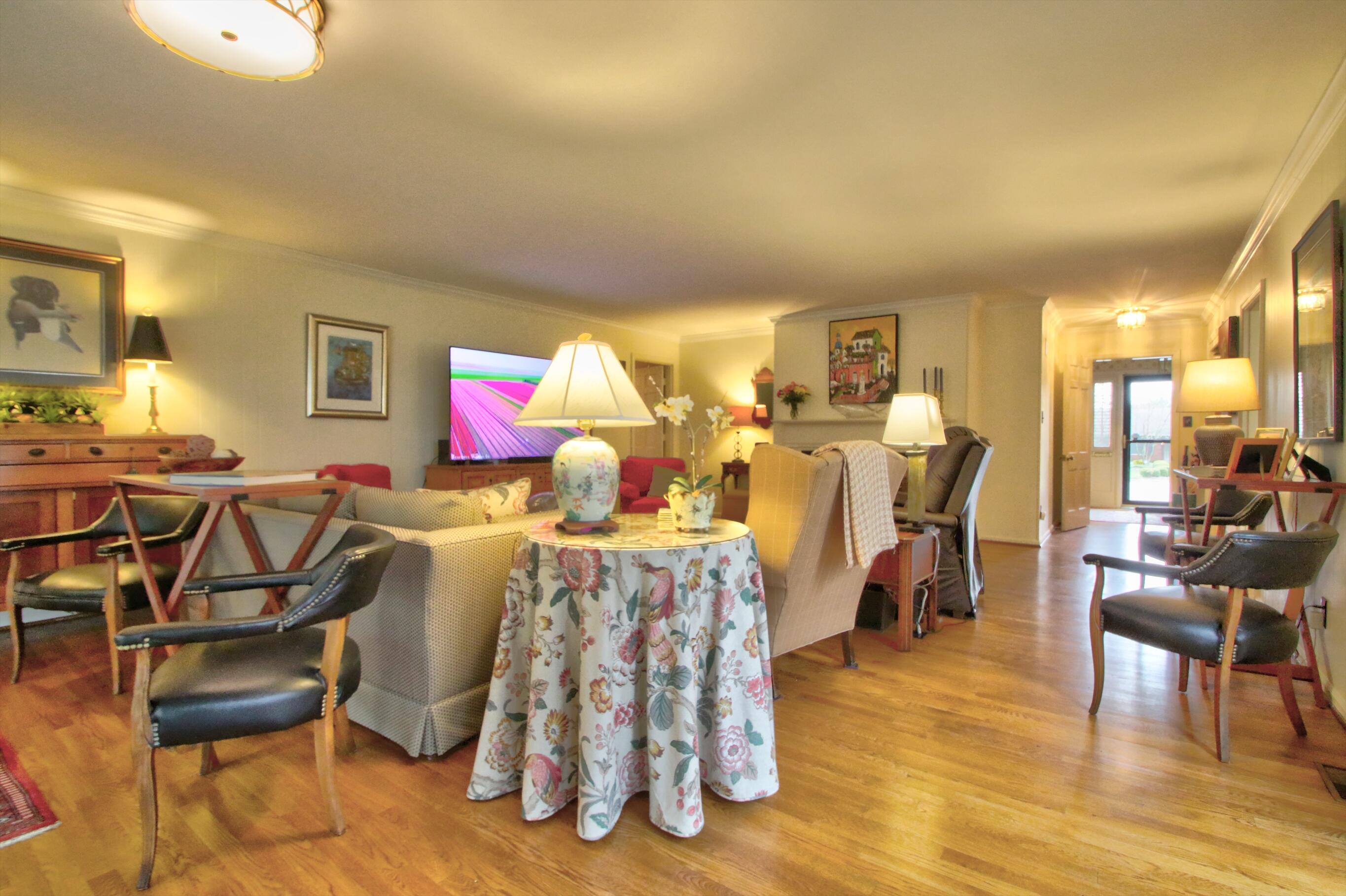 Lexington, Kentucky 40502, United States, 3 Bedrooms Bedrooms, ,3 BathroomsBathrooms,Residential,Contingent,22645