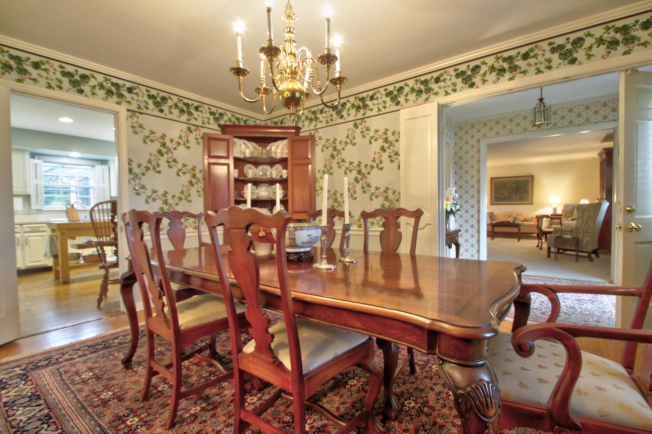 Lexington, Kentucky 40502, United States, 3 Bedrooms Bedrooms, ,3 BathroomsBathrooms,Residential,Contingent,22645