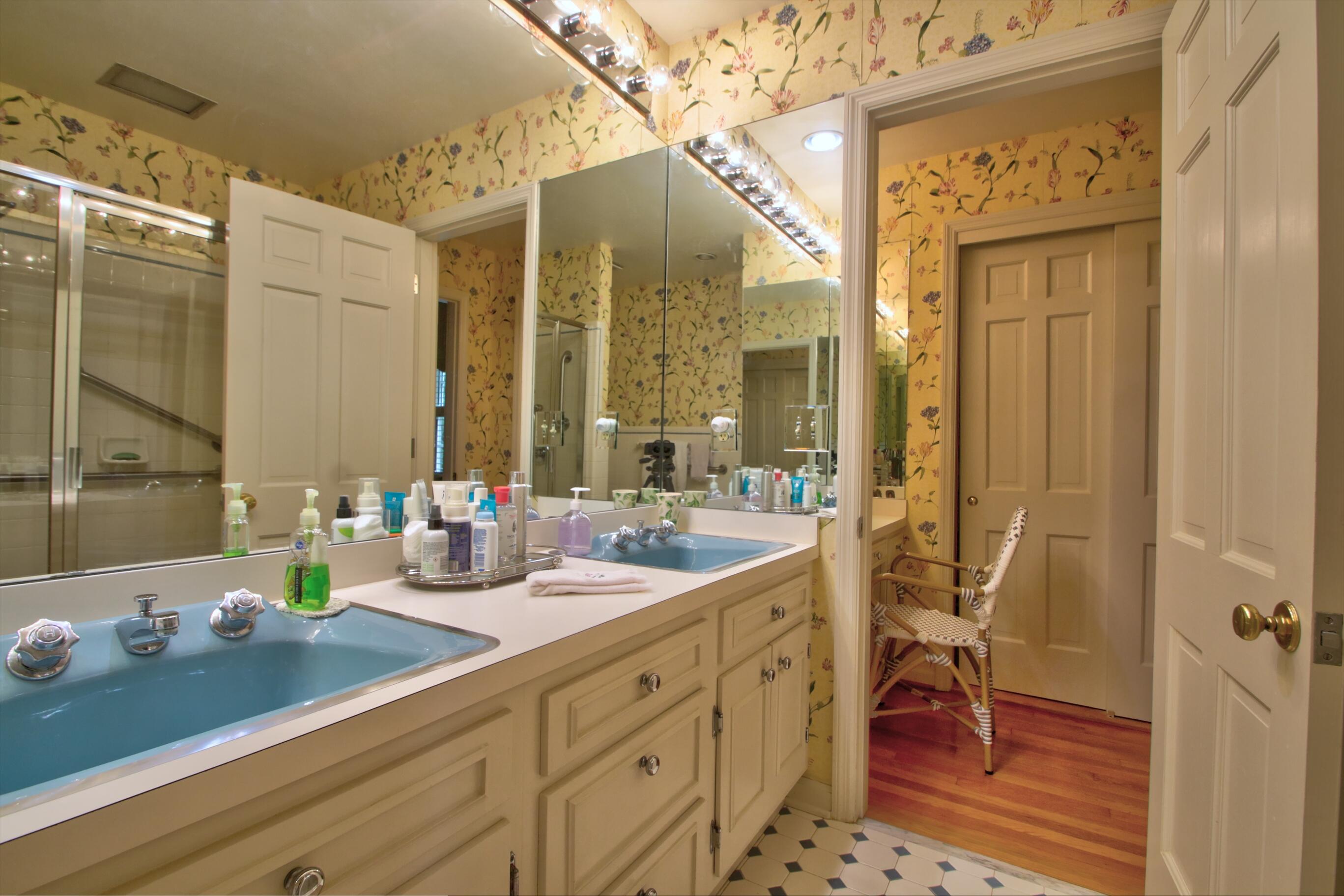 Lexington, Kentucky 40502, United States, 3 Bedrooms Bedrooms, ,3 BathroomsBathrooms,Residential,Contingent,22645