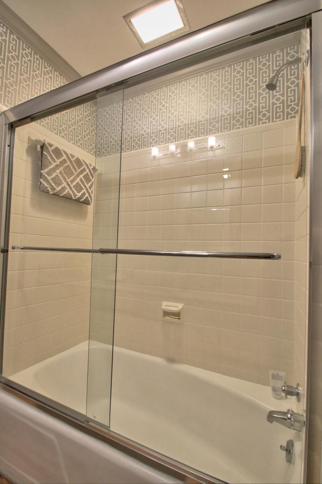 Lexington, Kentucky 40502, United States, 3 Bedrooms Bedrooms, ,3 BathroomsBathrooms,Residential,Contingent,22645