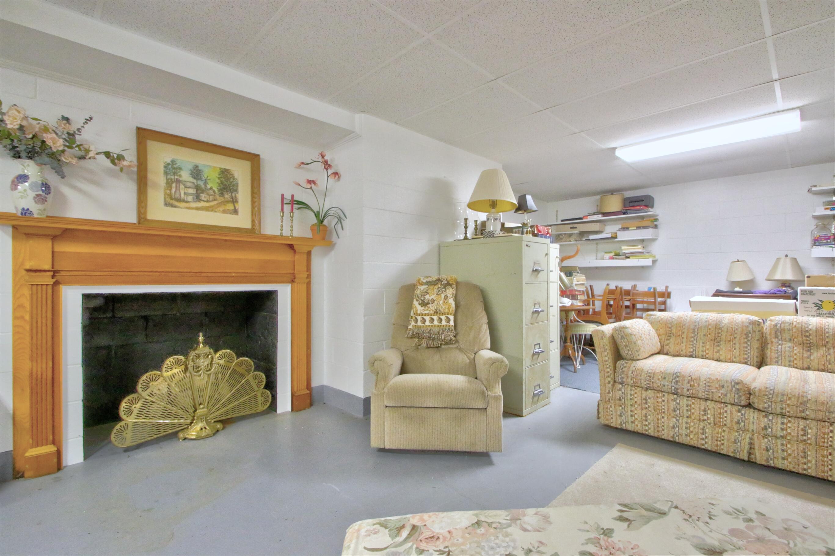 Lexington, Kentucky 40502, United States, 3 Bedrooms Bedrooms, ,3 BathroomsBathrooms,Residential,Contingent,22645