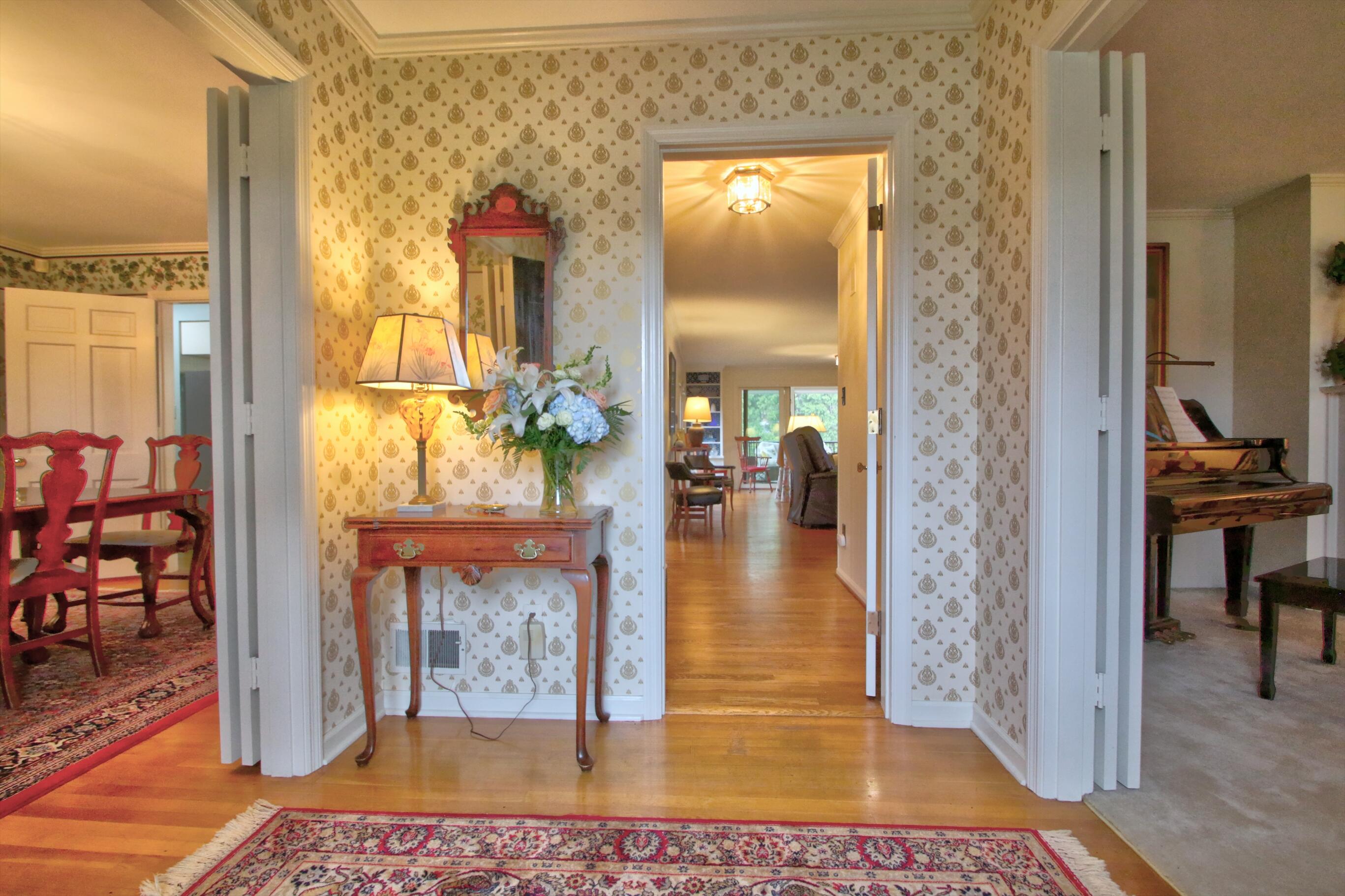 Lexington, Kentucky 40502, United States, 3 Bedrooms Bedrooms, ,3 BathroomsBathrooms,Residential,Contingent,22645