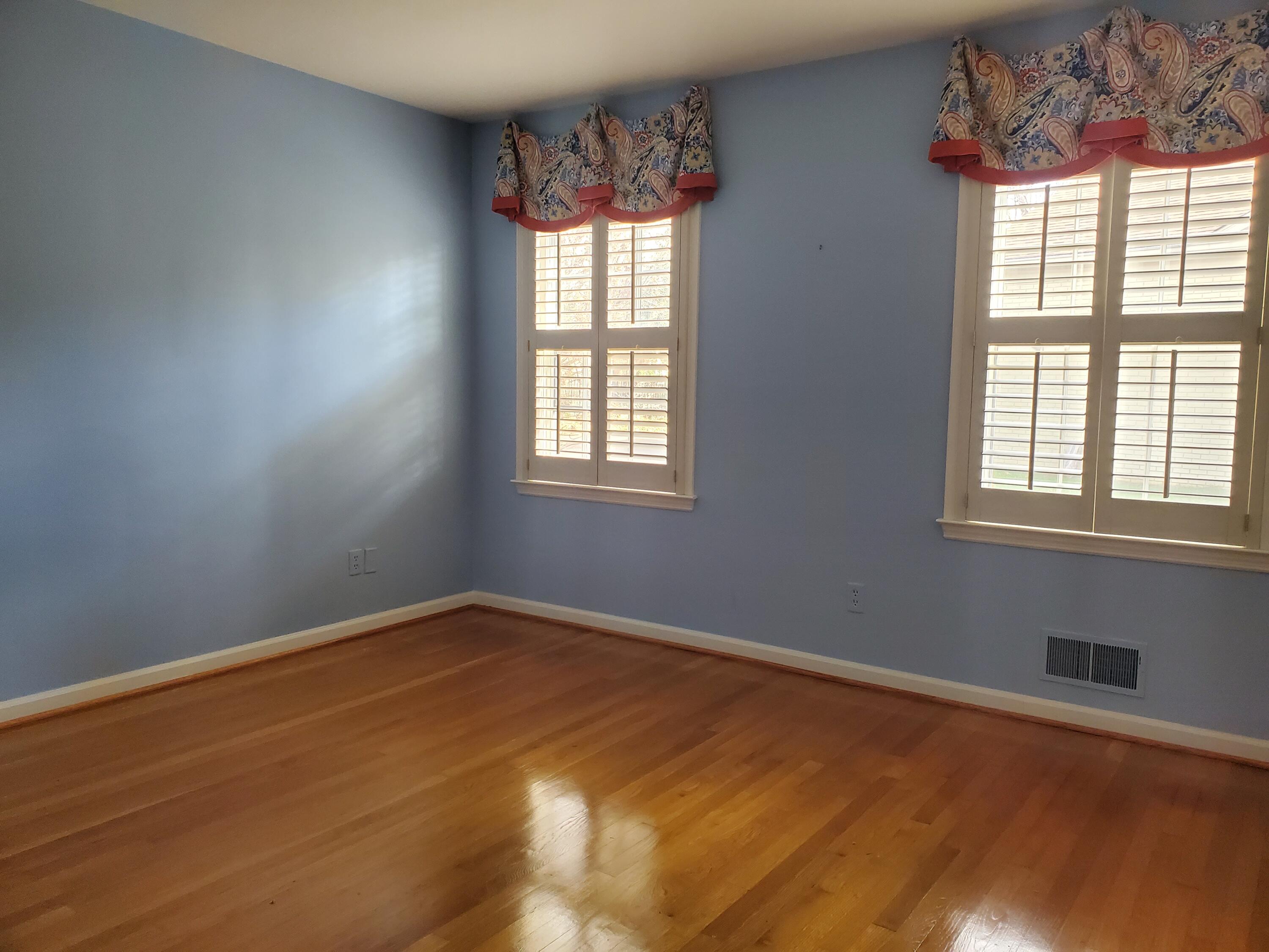 Lexington, Kentucky 40502, United States, 3 Bedrooms Bedrooms, ,3 BathroomsBathrooms,Residential,Contingent,22645